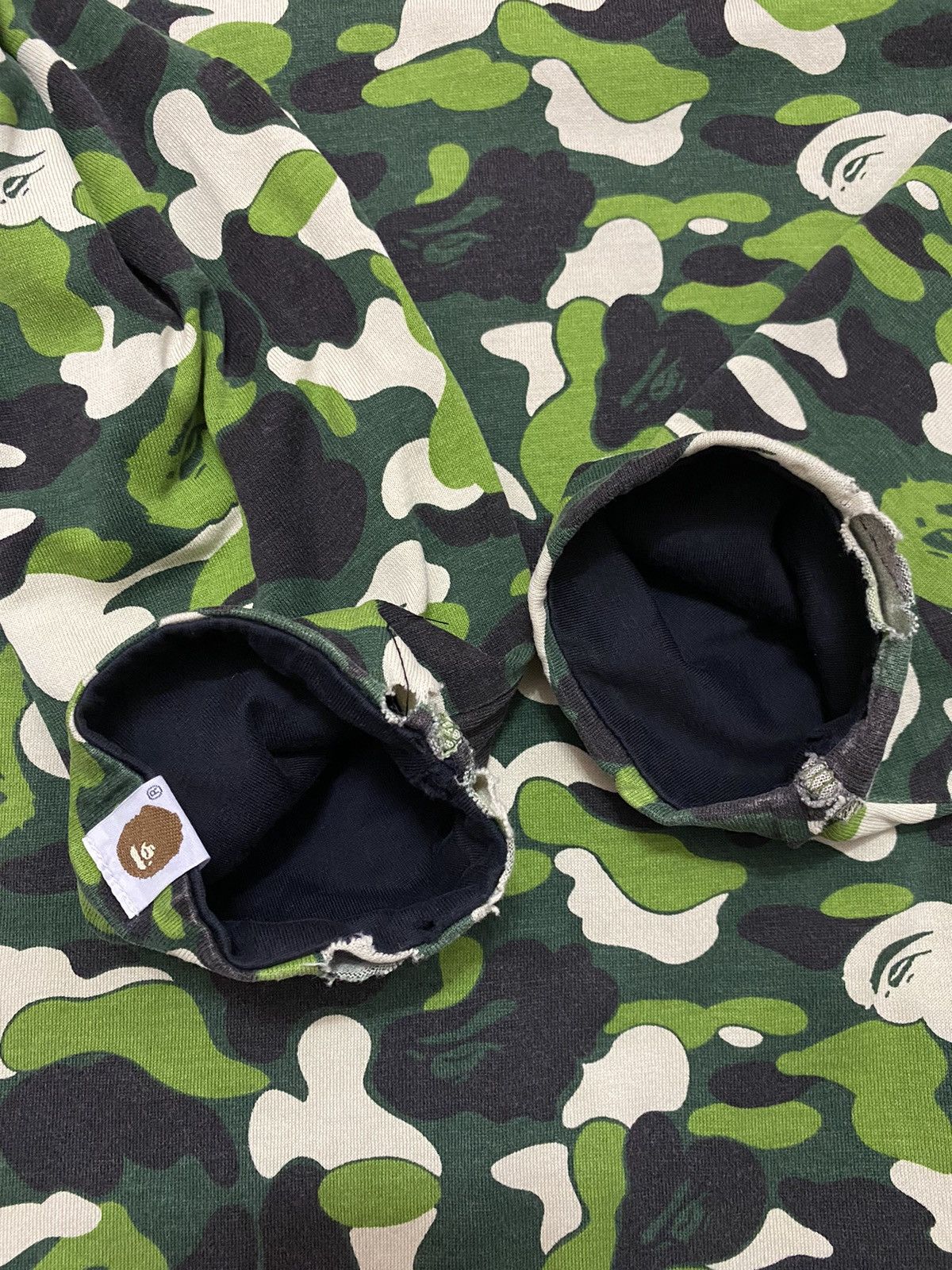 Bape Vintage Bape Camo Reversible Sweatshirt Nigo Era Size US M / EU 48-50 / 2 - 8 Thumbnail