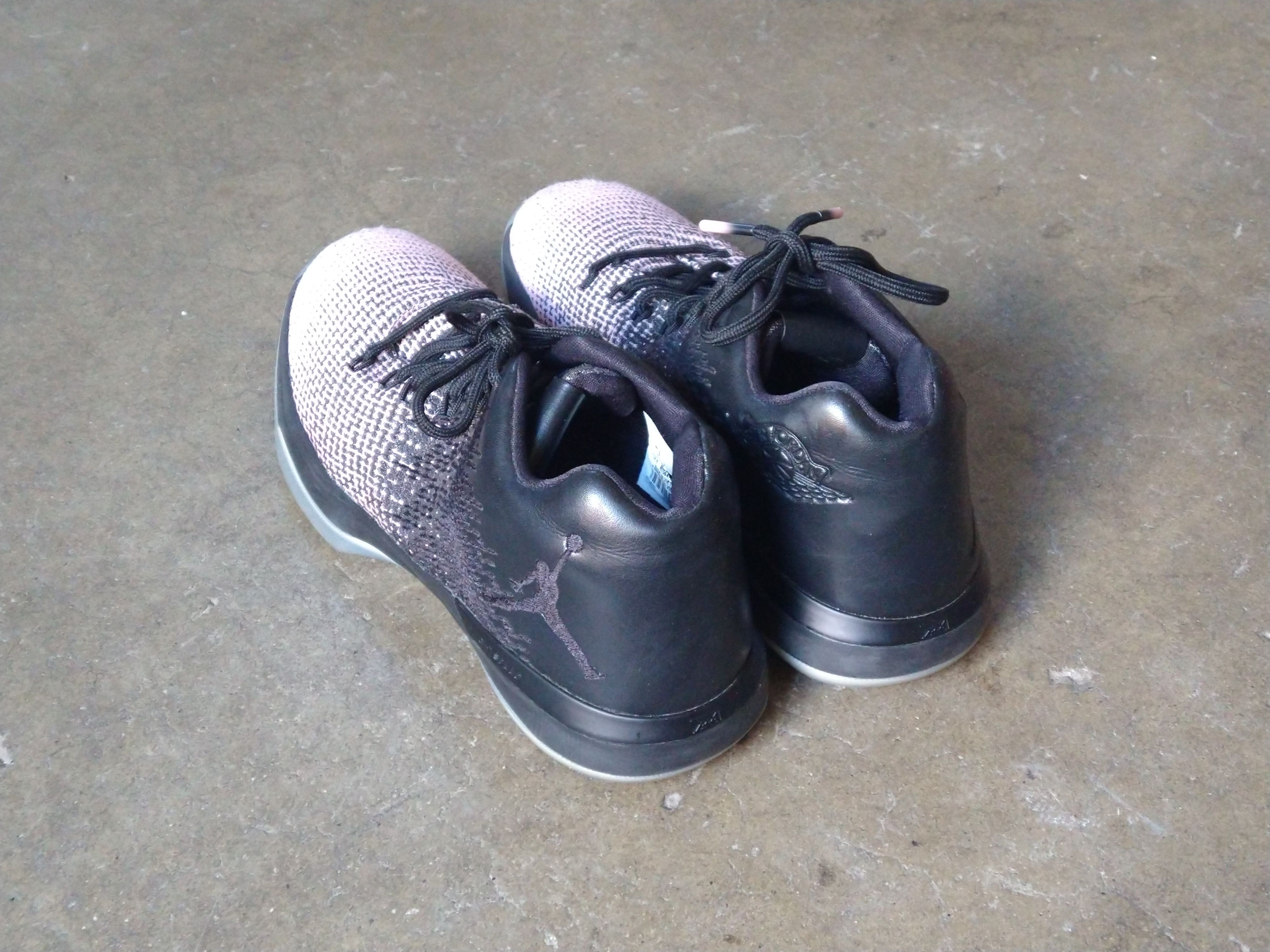 Jordan Brand Nike Air Jordan 31 Low Oreo Size 9 Pink Black 897564-001 Size US 9 / EU 42 - 13 Thumbnail