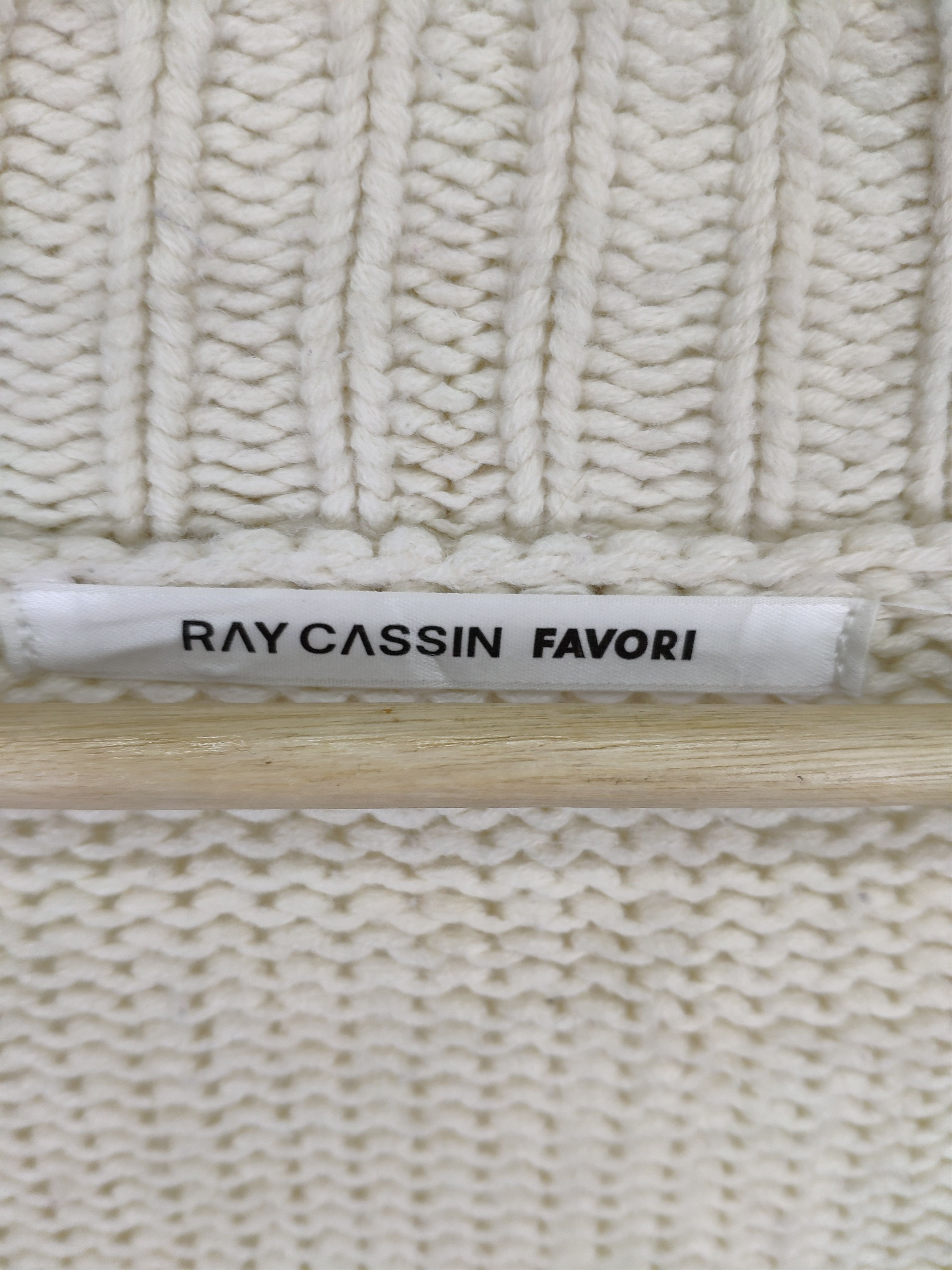 Aran Isles Knitwear × Japanese Brand × Vintage Vintage Cable Knit Cardigan by Ray Cassin Size US L / EU 52-54 / 3 - 11 Thumbnail