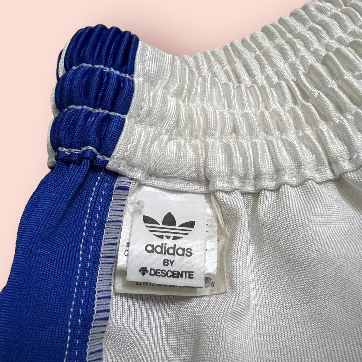 Adidas VINTAGE ADIDAS X DESCENTE RETRO SOCCER SHORTS Size US 31 - 11 Thumbnail