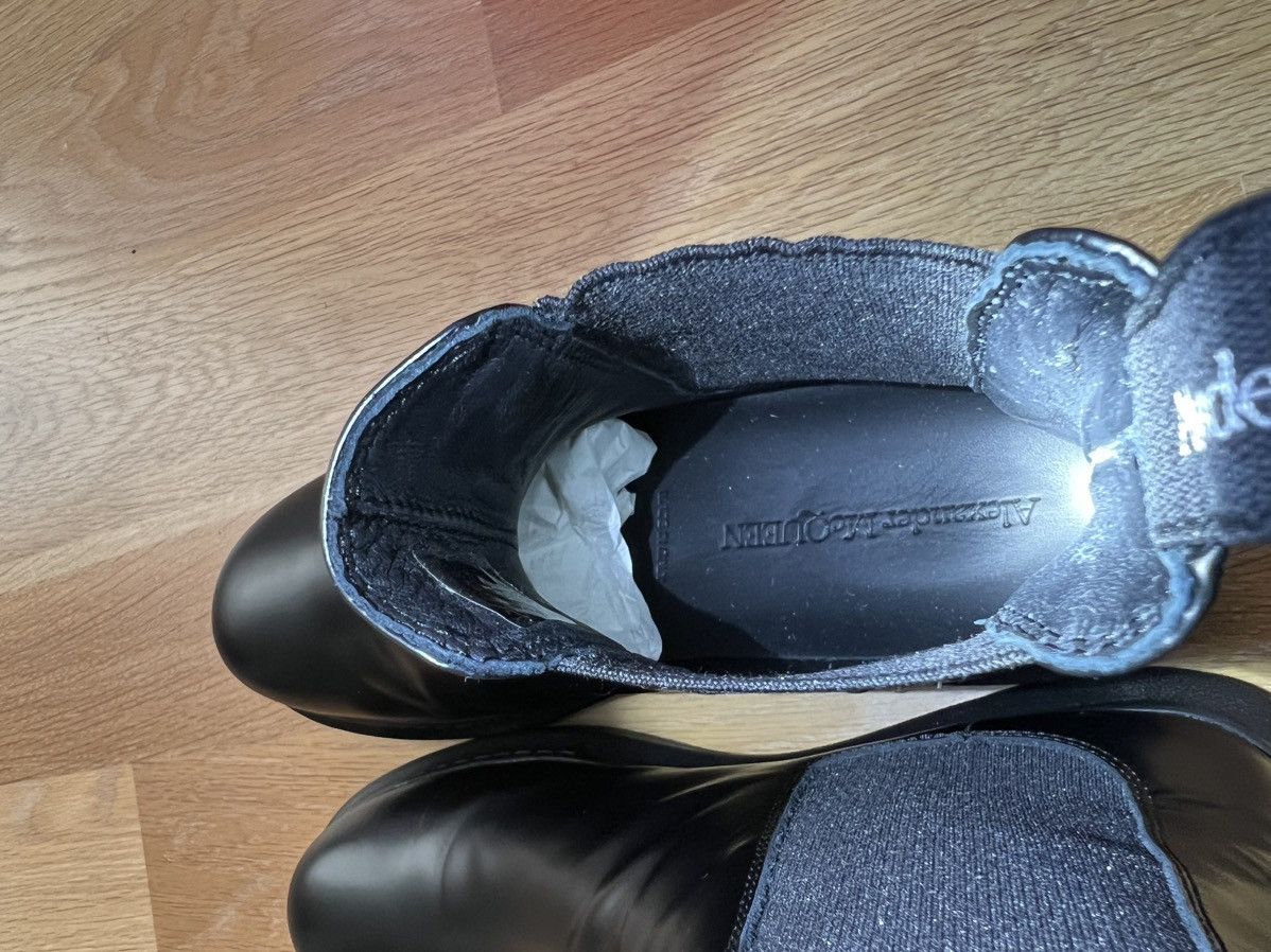 Alexander McQueen Hybrid Chelsea Boot in Black Size US 8 / EU 41 - 10 Thumbnail