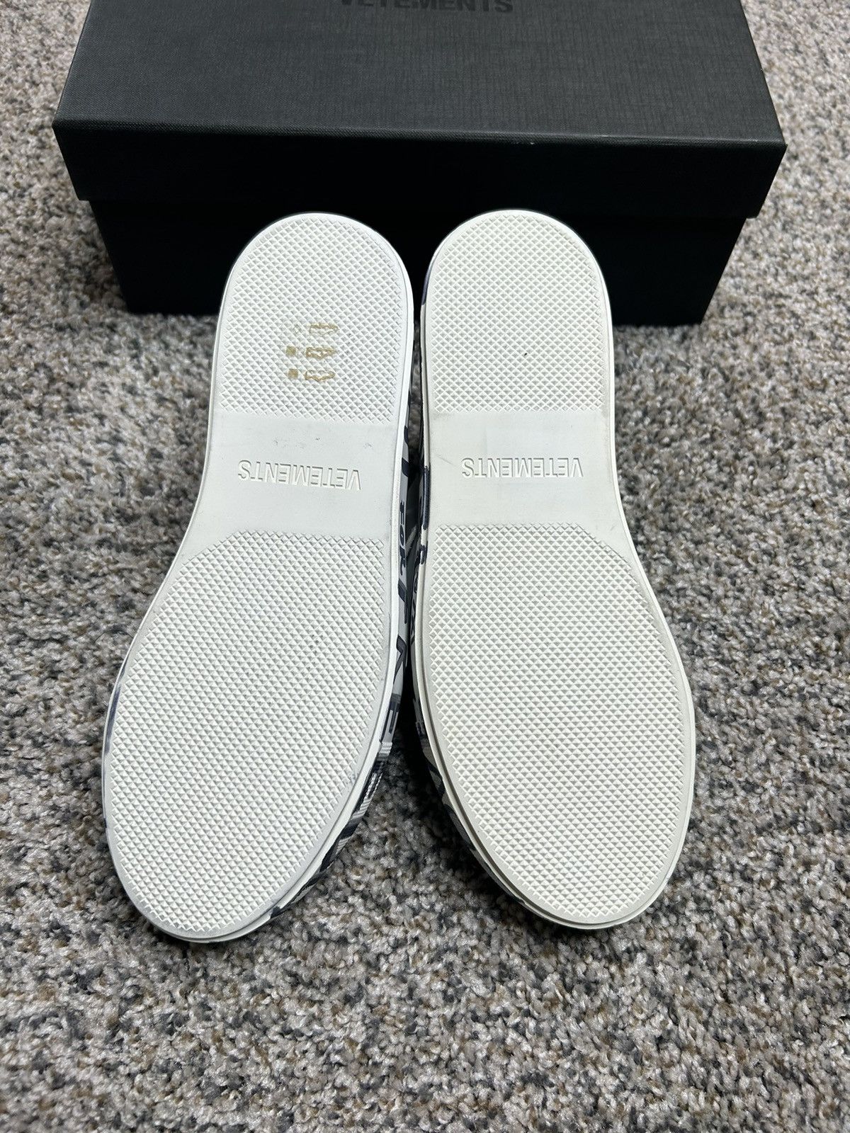 Vetements Vetements graffiti slip ons size 4 Size US 5 / EU 37 - 5 Thumbnail