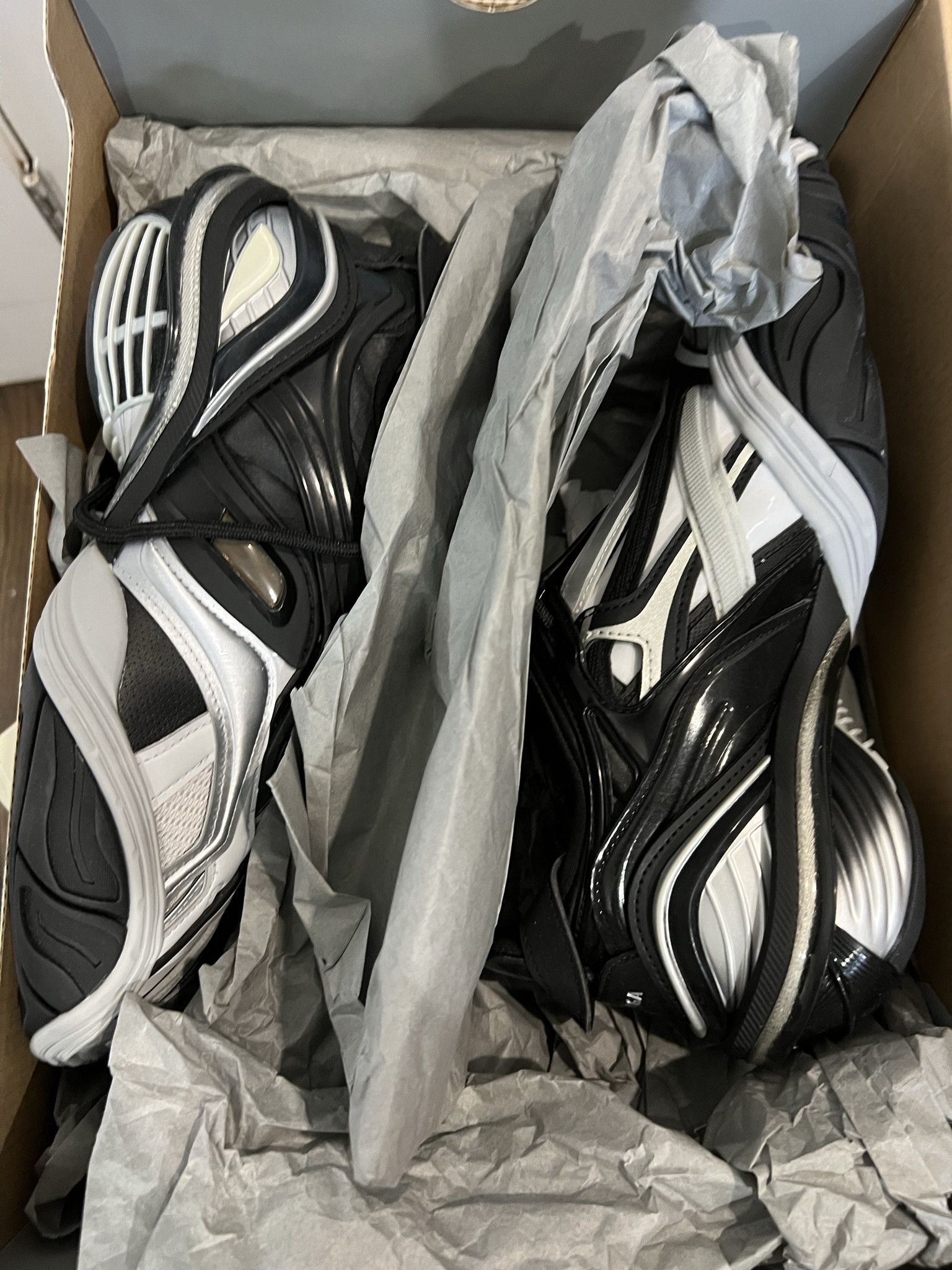 靴 balenciaga tyrex 40 BALENCIAGA Tyrex Sneaker Black/White Authentic Bicolor Rubber Mesh