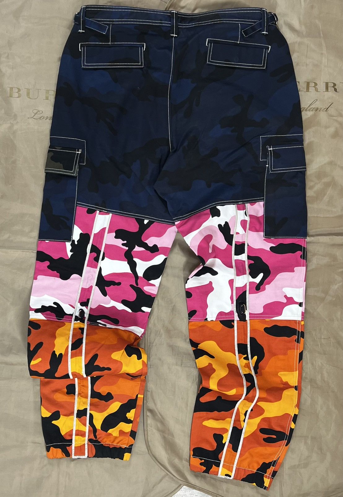 Valentino VALENTINO Multicolor Camou Shuffle Cargo Pants size 54 $1600 Size US 38 / EU 54 - 9 Thumbnail