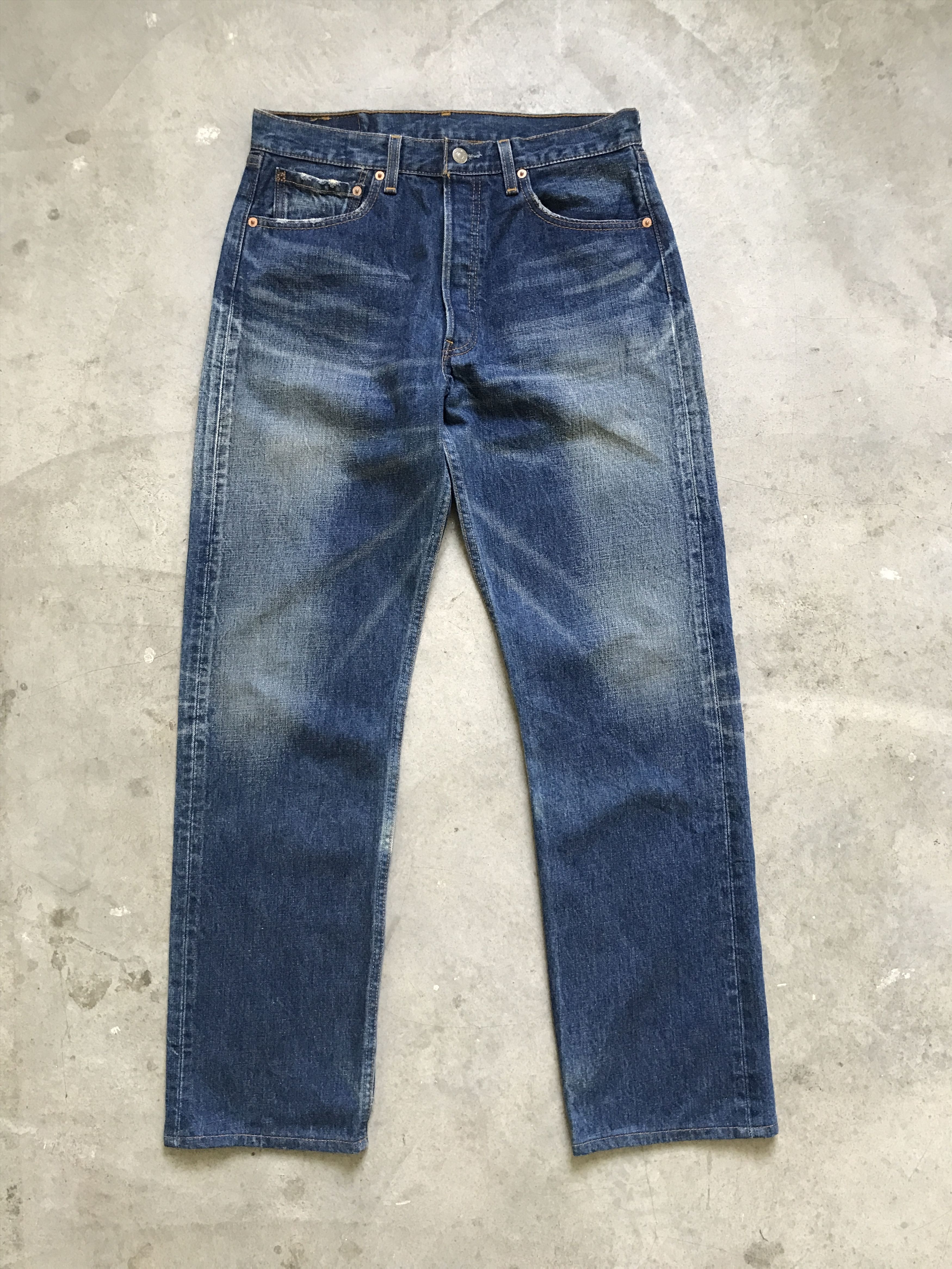 image of Vlev72 - Vintage Levis 501 Blue Wash Jeans in Medium Wash, Men's (Size 30)