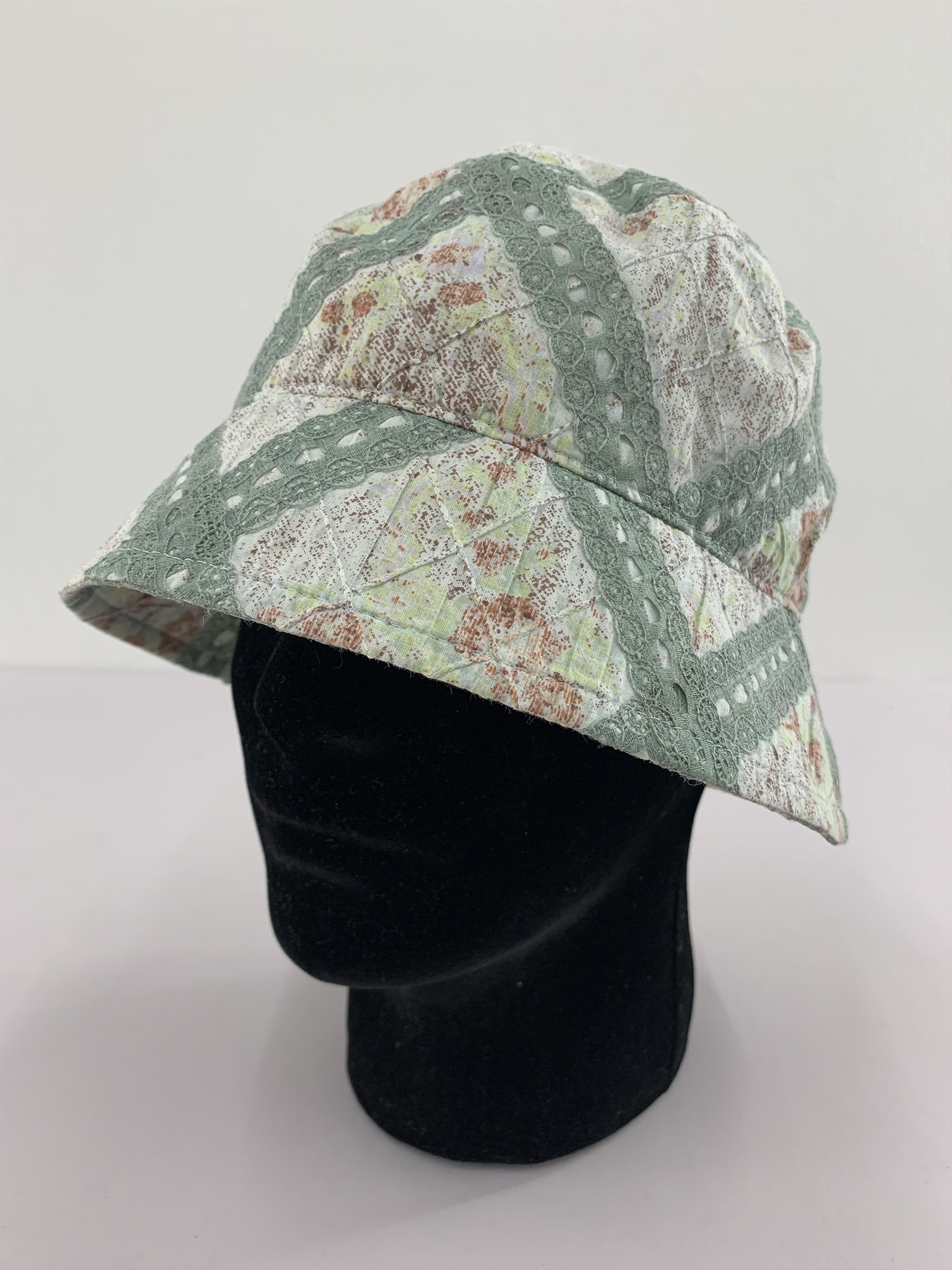 Japanese Brand Chocolatier Japan Hat Flowers Design - S3048 Size ONE SIZE - 1 Thumbnail