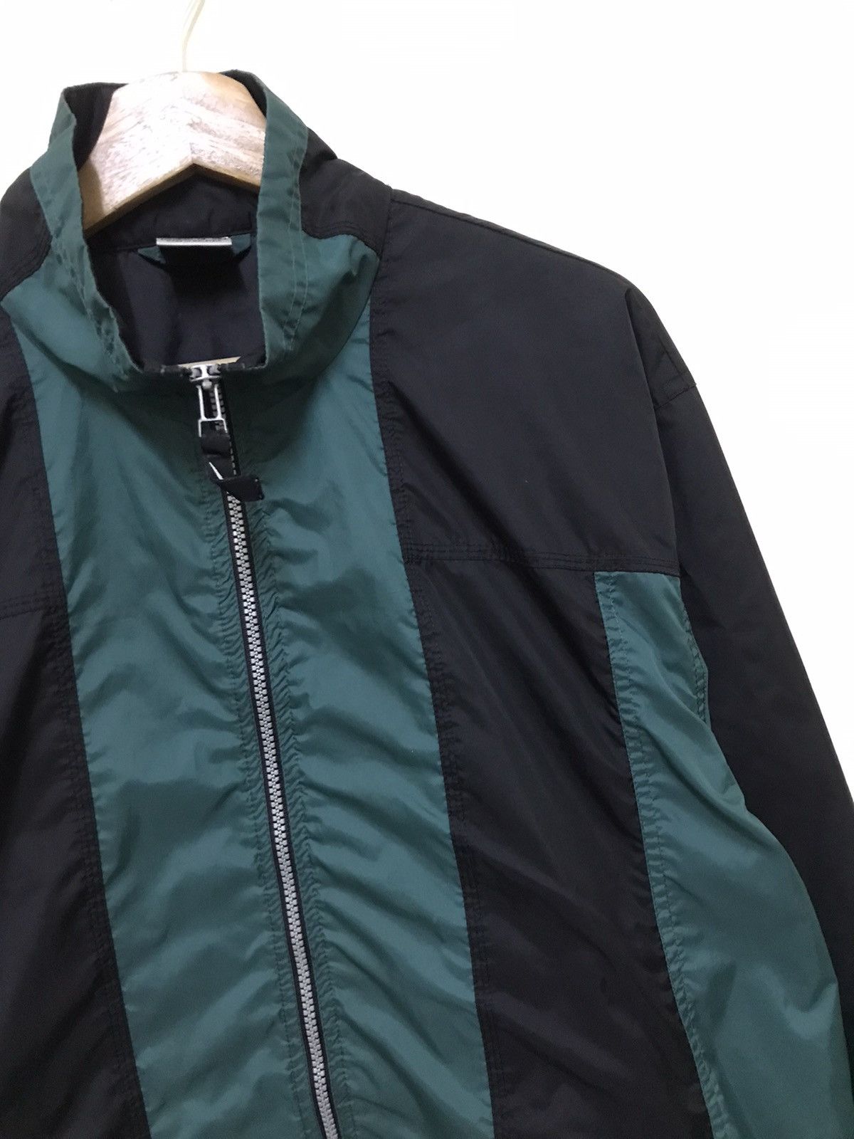Nike Vintage Nike Orange Tag Windbreaker Light Jacket Size US L / EU 52-54 / 3 - 5 Thumbnail