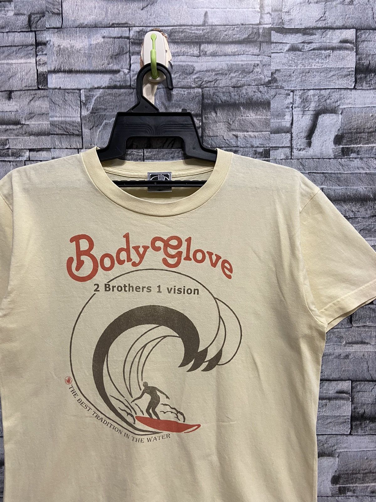 Body Glove Vintage Body Glove t shirt big design surf Size US M / EU 48-50 / 2 - 2 Thumbnail