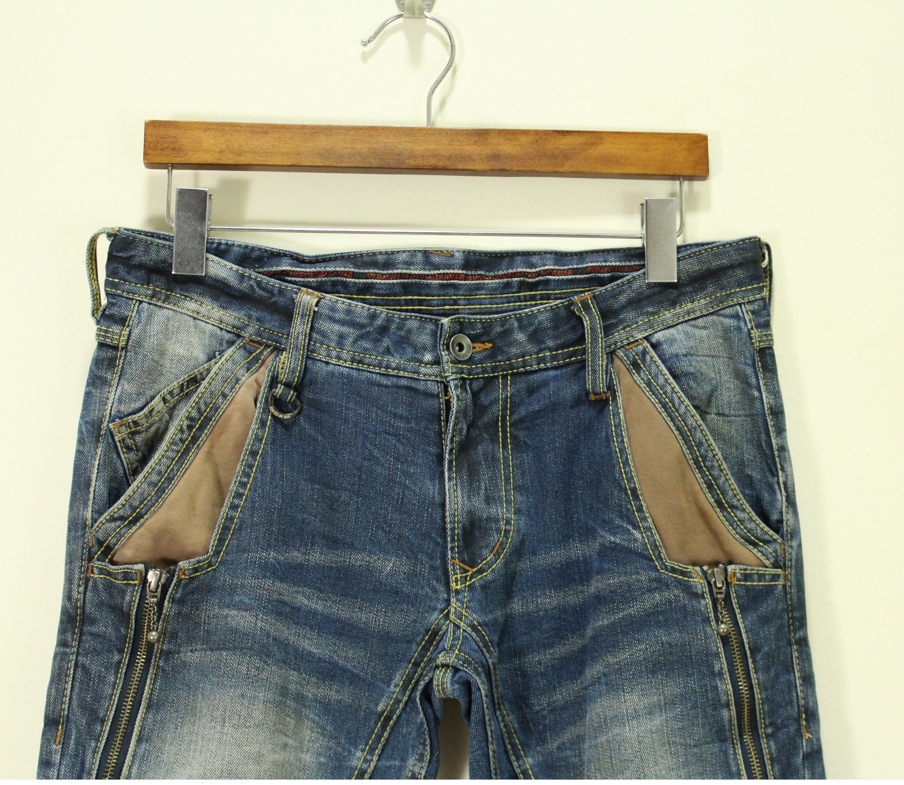 Japanese Brand NICOLE CLUB Denim Zipper Pocket Distressed Style Denim Size US 32 / EU 48 - 2 Thumbnail