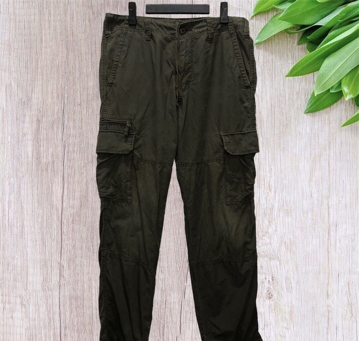 UNIQLO UTILITY POCKETS CARGO PANTS