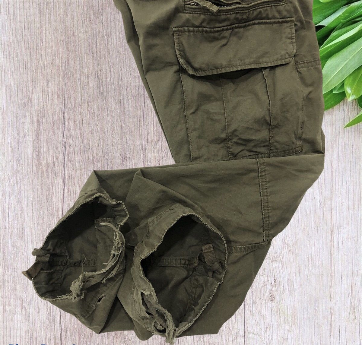 Japanese Brand UNIQLO UTILITY 7 POCKETS CARGO PANTS Size US 33 - 4 Thumbnail
