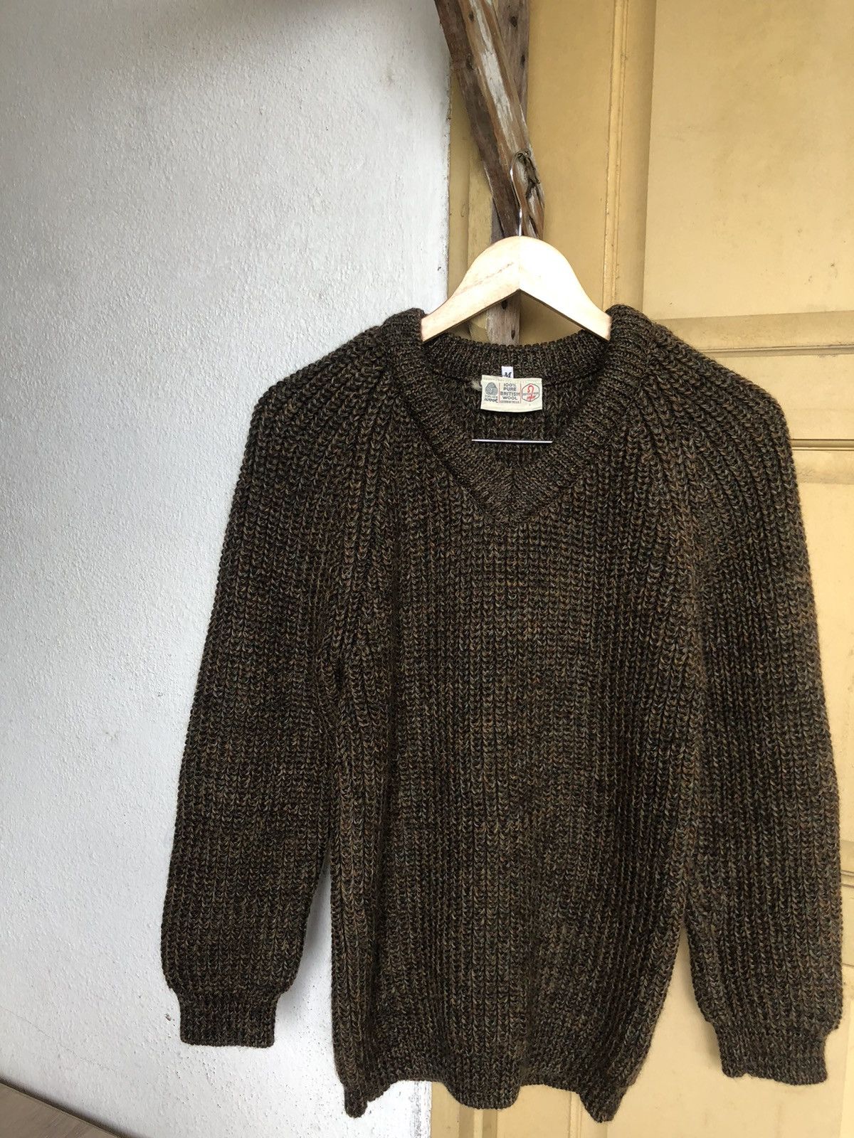 Handmade Vintage British Wool Minimalist Cable Knit Sweater Size US M / EU 48-50 / 2 - 7 Thumbnail