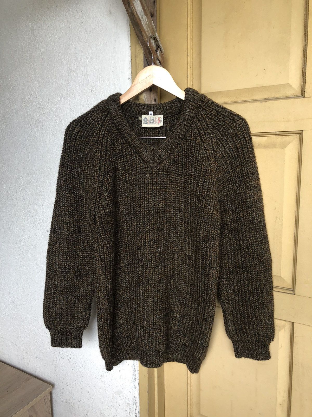 Handmade Vintage British Wool Minimalist Cable Knit Sweater Size US M / EU 48-50 / 2 - 6 Thumbnail