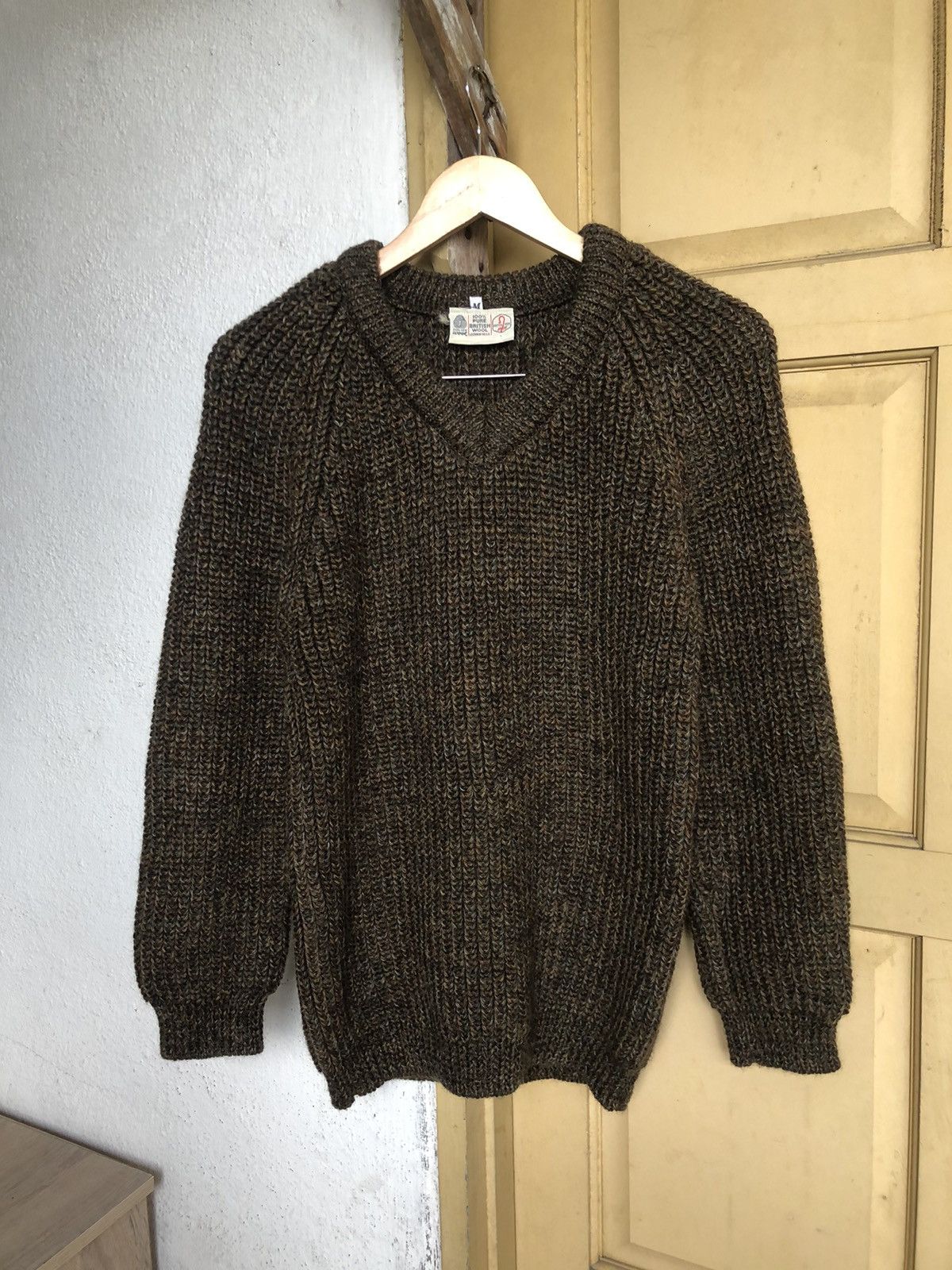 Handmade Vintage British Wool Minimalist Cable Knit Sweater Size US M / EU 48-50 / 2 - 5 Thumbnail