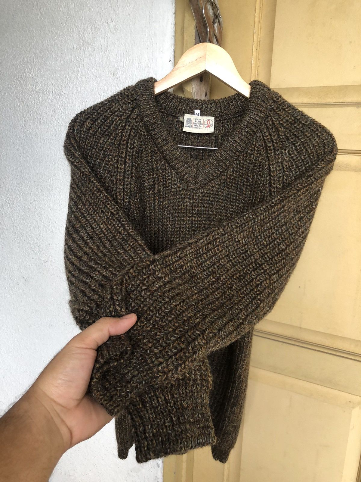 Handmade Vintage British Wool Minimalist Cable Knit Sweater Size US M / EU 48-50 / 2 - 12 Thumbnail