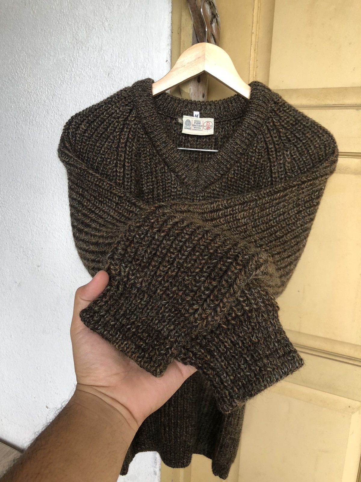 Handmade Vintage British Wool Minimalist Cable Knit Sweater Size US M / EU 48-50 / 2 - 11 Thumbnail