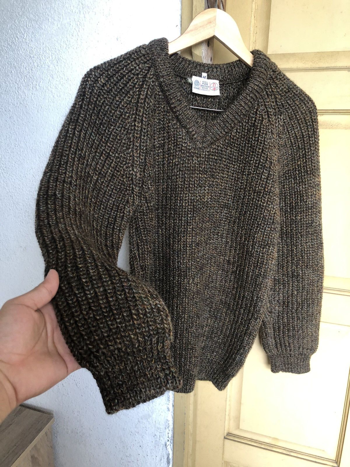 Handmade Vintage British Wool Minimalist Cable Knit Sweater Size US M / EU 48-50 / 2 - 9 Thumbnail