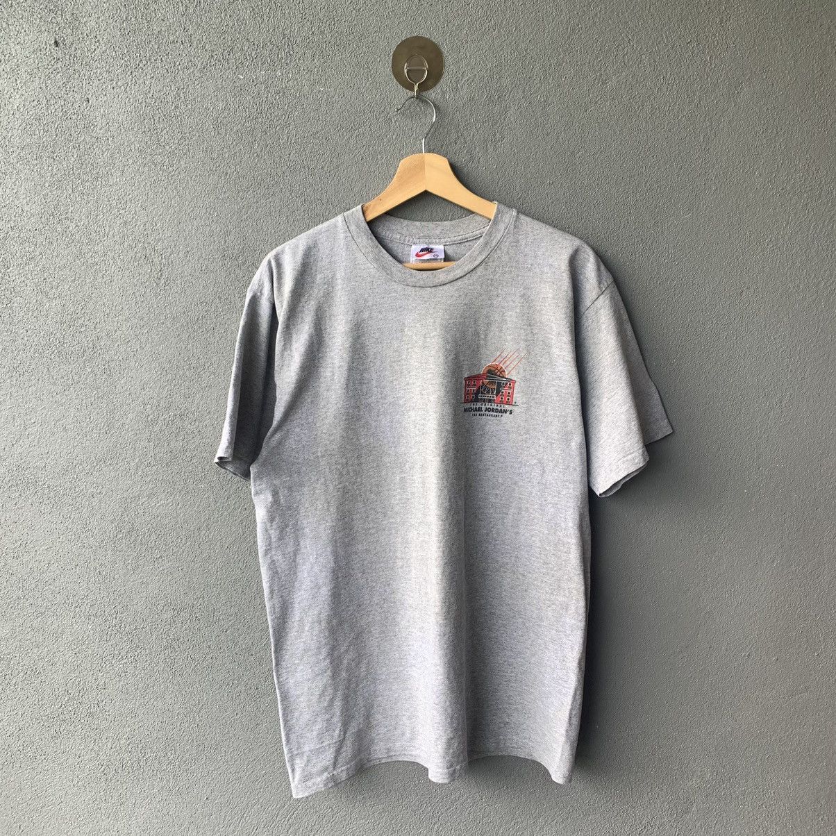 Nike Vintage Nike Micheal Jordan’s Restaurant Chicago 23 T-shirt Size US M / EU 48-50 / 2 - 3 Thumbnail
