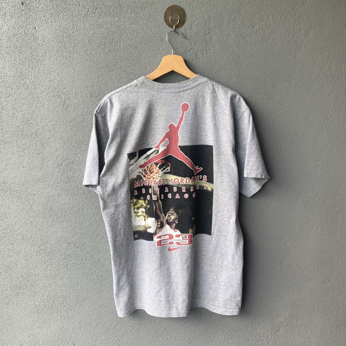 Vintage Nike Micheal Jordan’s Restaurant Chicago 23 T-shirt