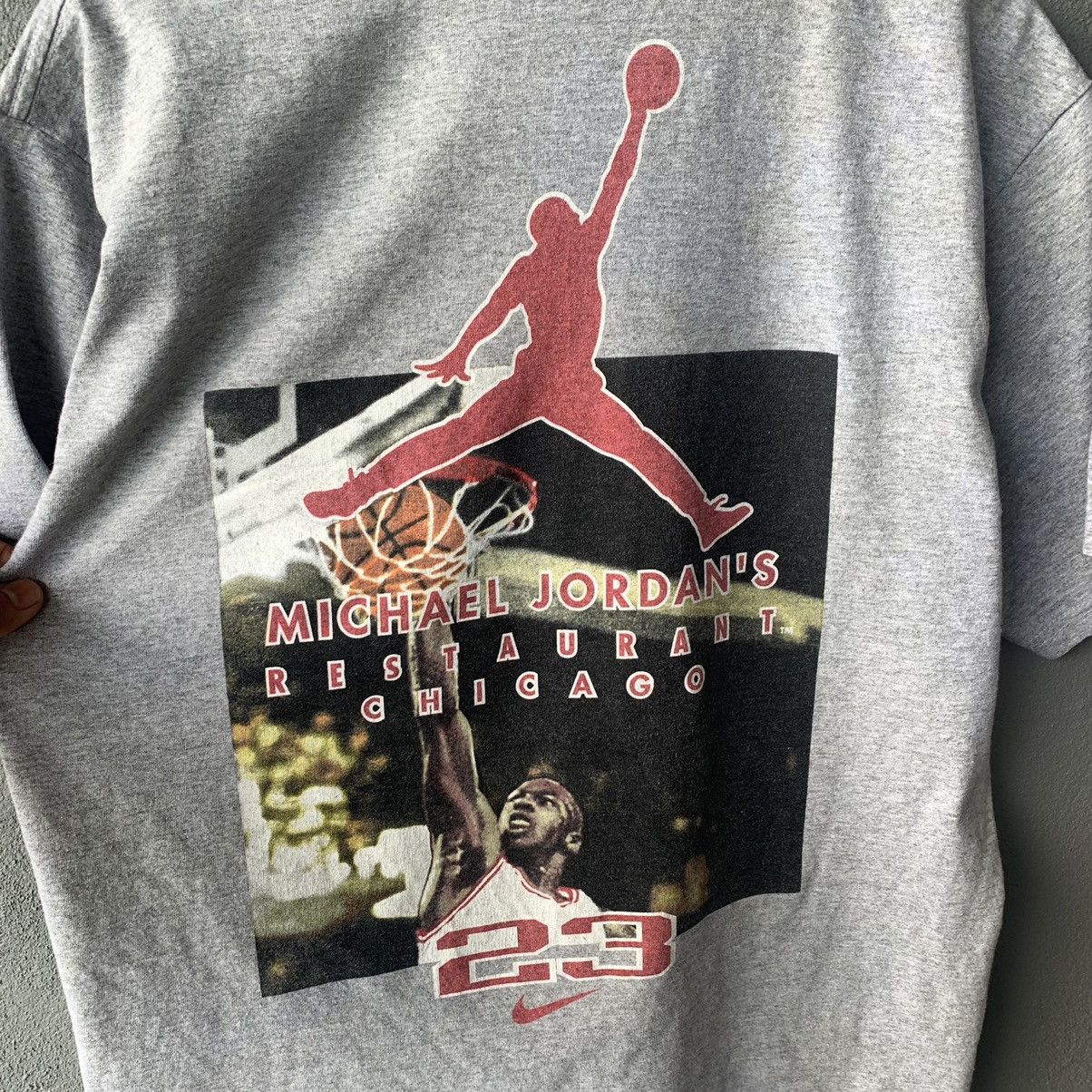 Nike Vintage Nike Micheal Jordan’s Restaurant Chicago 23 T-shirt Size US M / EU 48-50 / 2 - 2 Thumbnail
