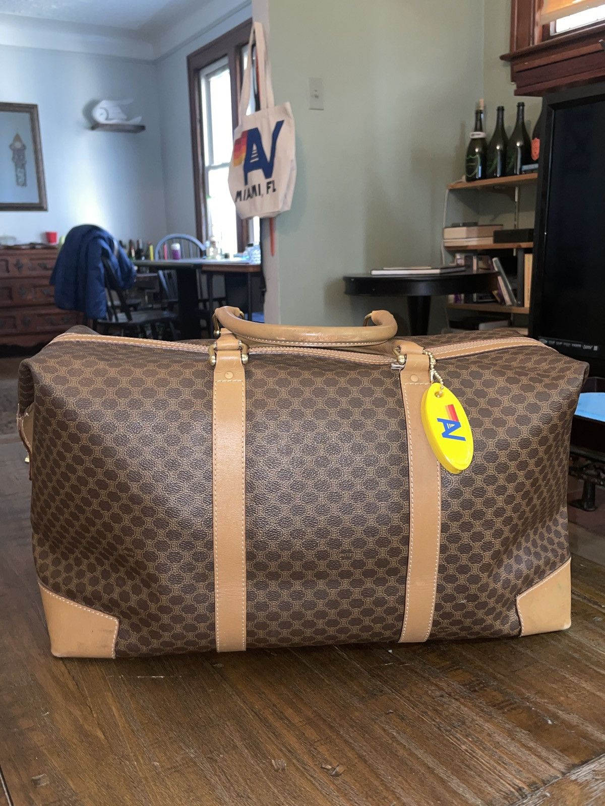 Celine carry all tote hotsell