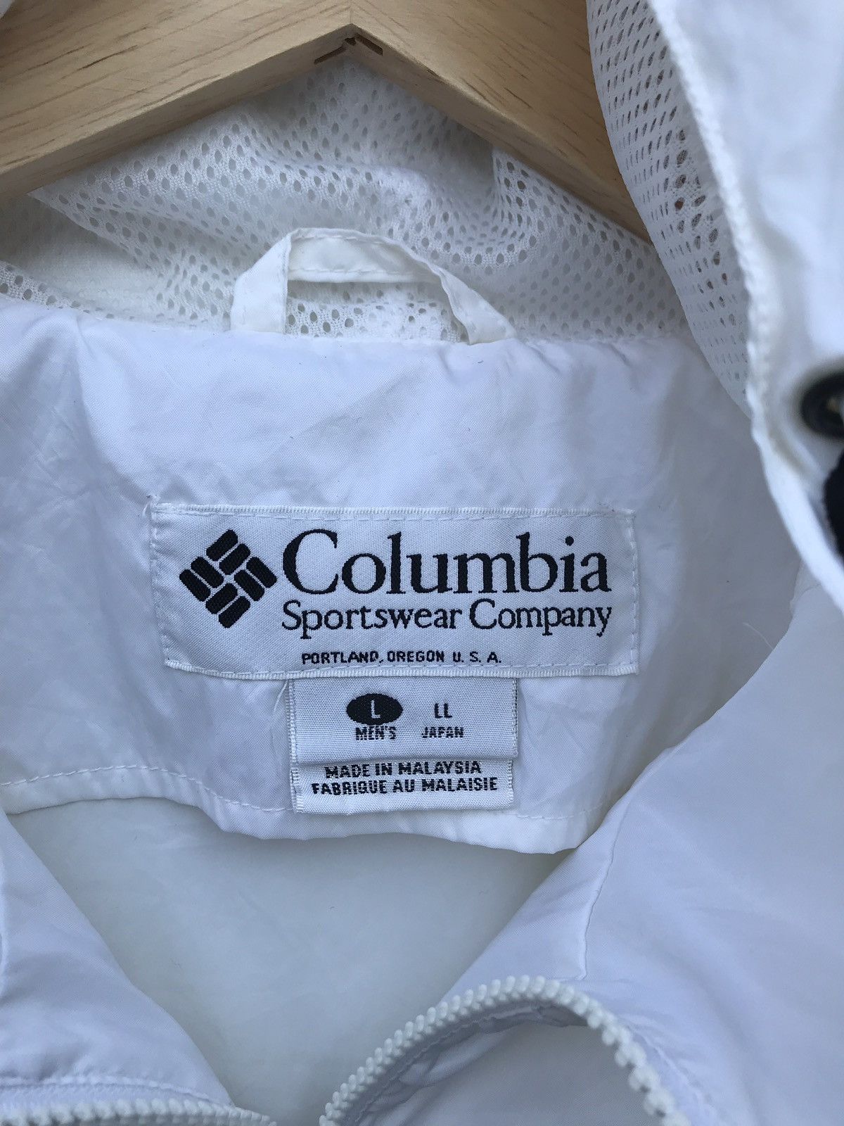 Columbia Vintage Columbia Windbreaker Hoodie Streetwear Jacket Size US XL / EU 56 / 4 - 3 Thumbnail