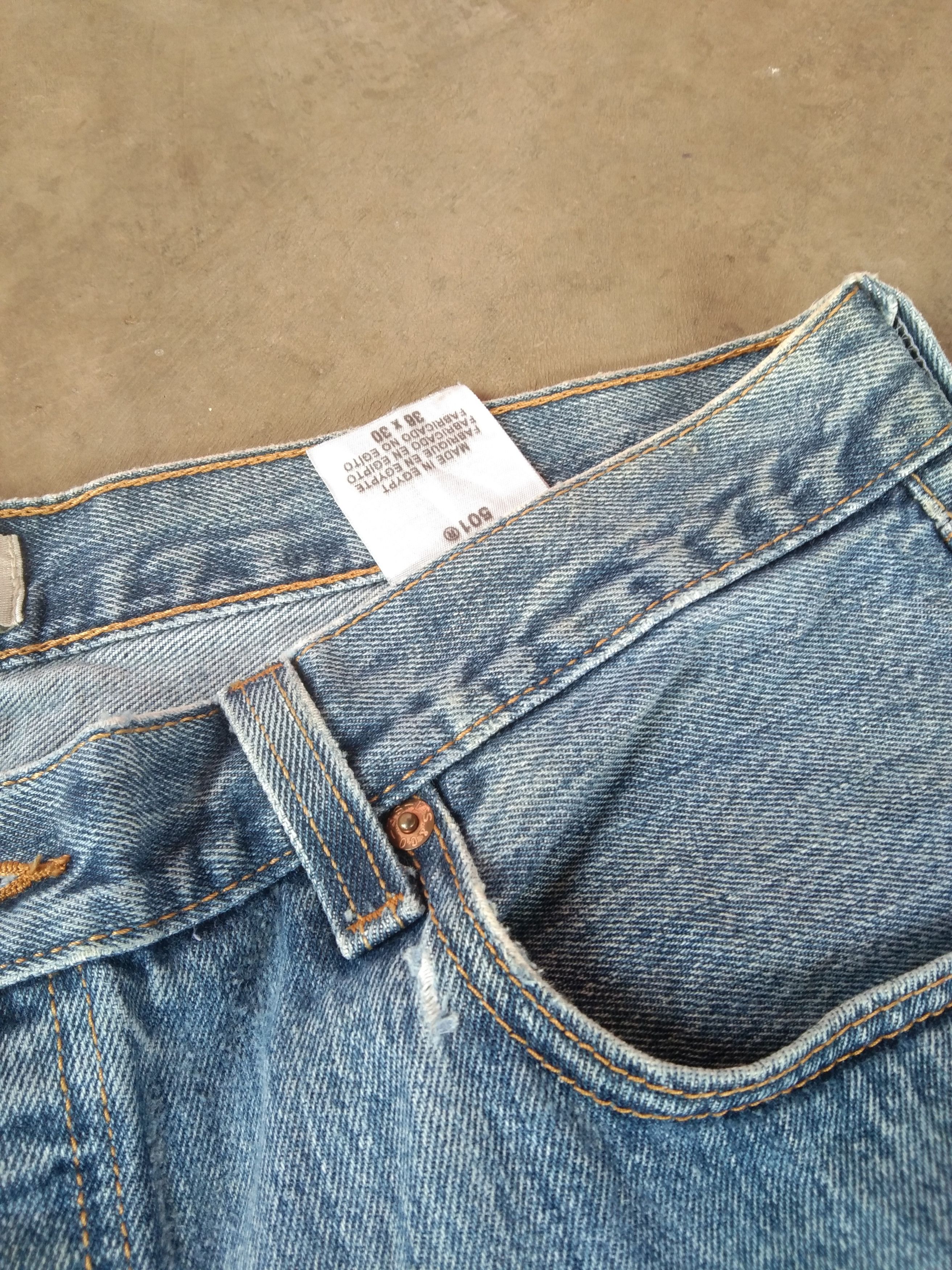 Levi's Vintage Levi's 501 Faded Blue Straight Leg Jeans 36x30 Size US 36 / EU 52 - 6 Thumbnail