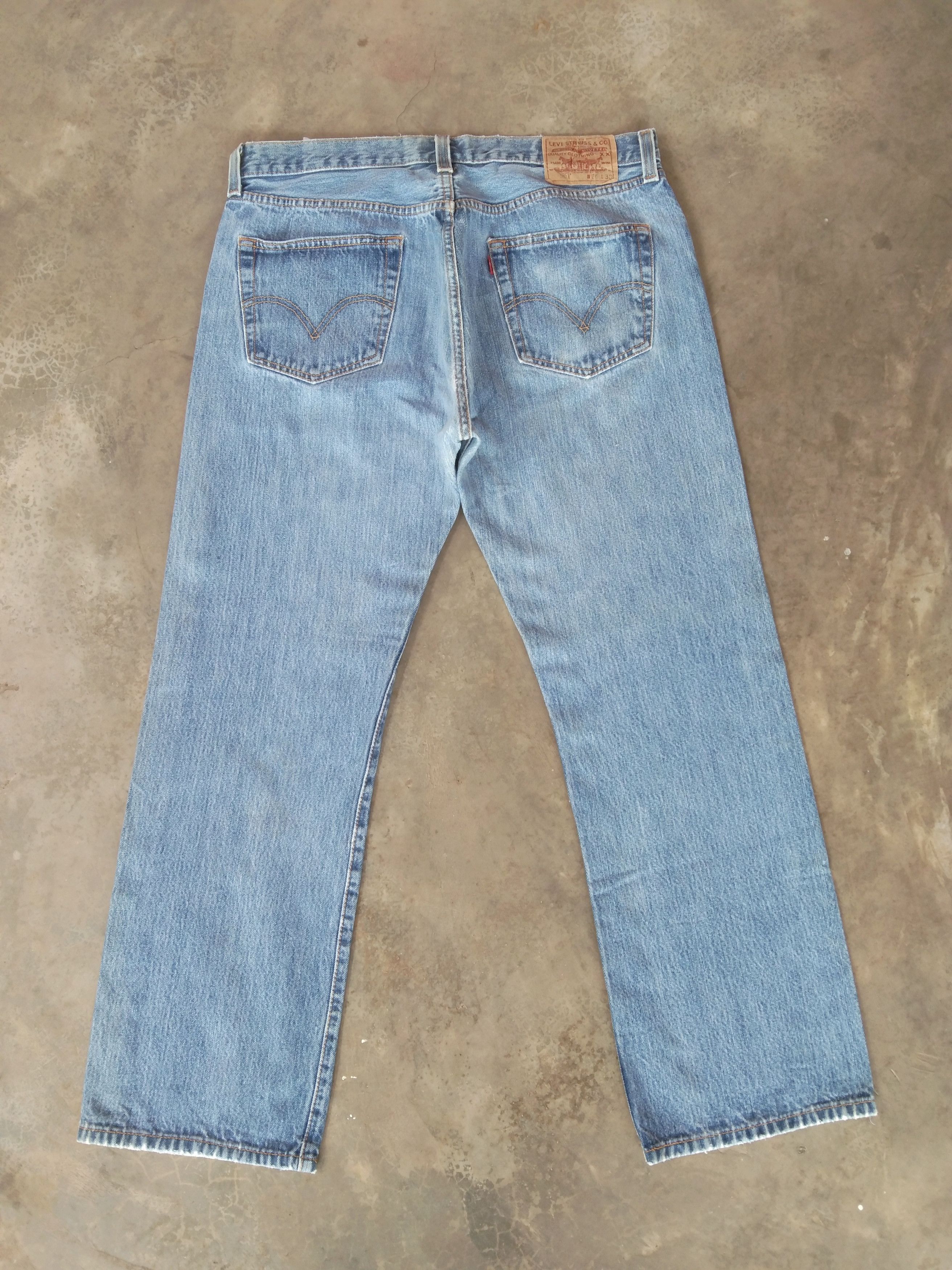 Levi's Vintage Levi's 501 Faded Blue Straight Leg Jeans 36x30 Size US 36 / EU 52 - 2 Thumbnail