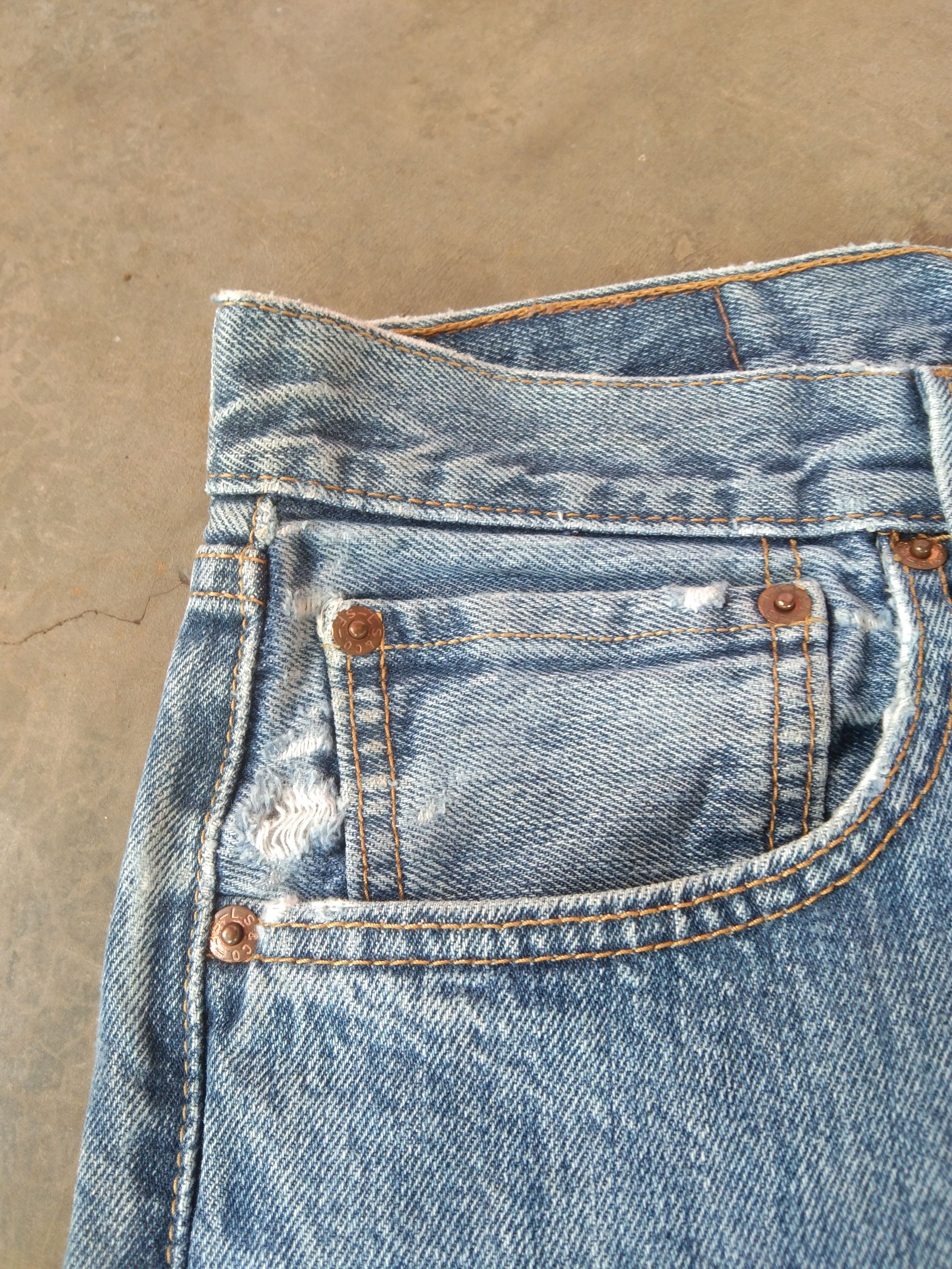 Levi's Vintage Levi's 501 Faded Blue Straight Leg Jeans 36x30 Size US 36 / EU 52 - 7 Thumbnail