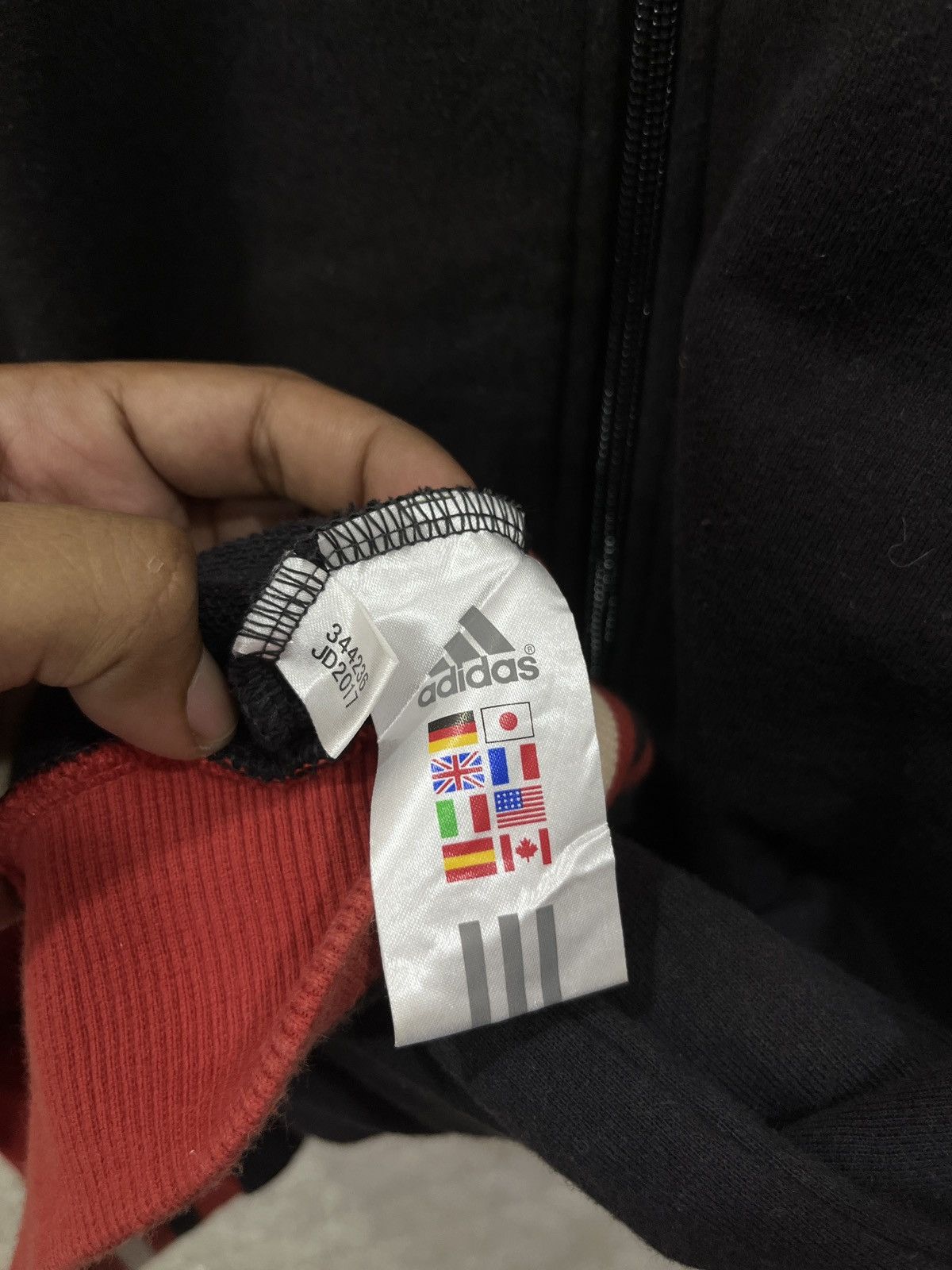 Adidas (Zzz). VINTAGE ADIDAS SWEATER Size US S / EU 44-46 / 1 - 7 Thumbnail