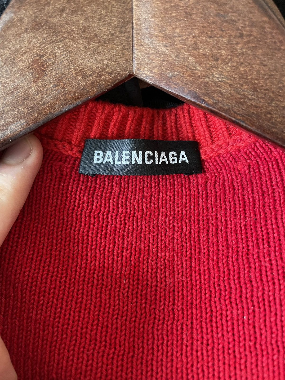 Balenciaga Balenciaga FW19 pinched shoulders knit v neck sweater Size US L / EU 52-54 / 3 - 7 Thumbnail