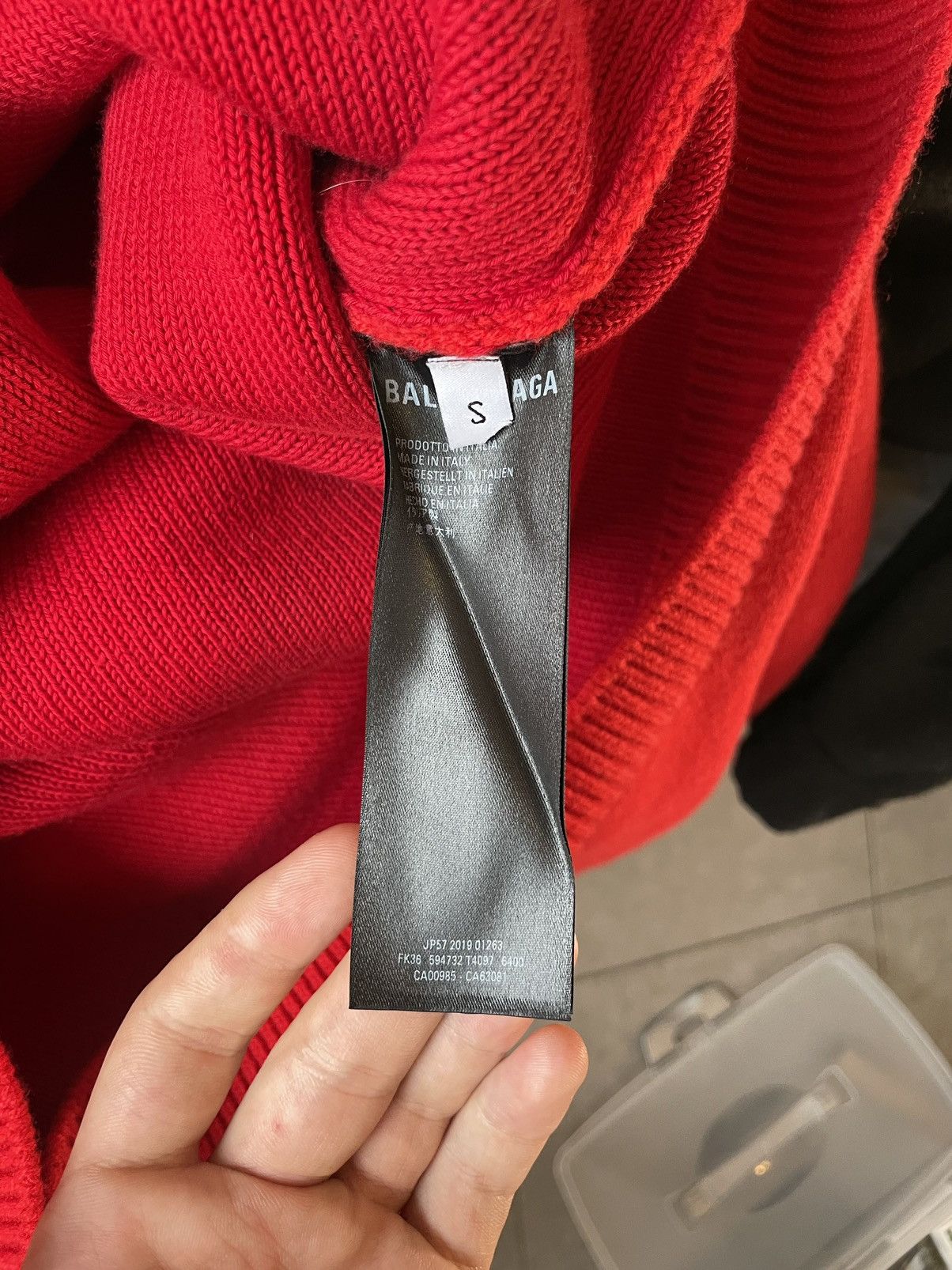 Balenciaga Balenciaga FW19 pinched shoulders knit v neck sweater Size US L / EU 52-54 / 3 - 8 Thumbnail
