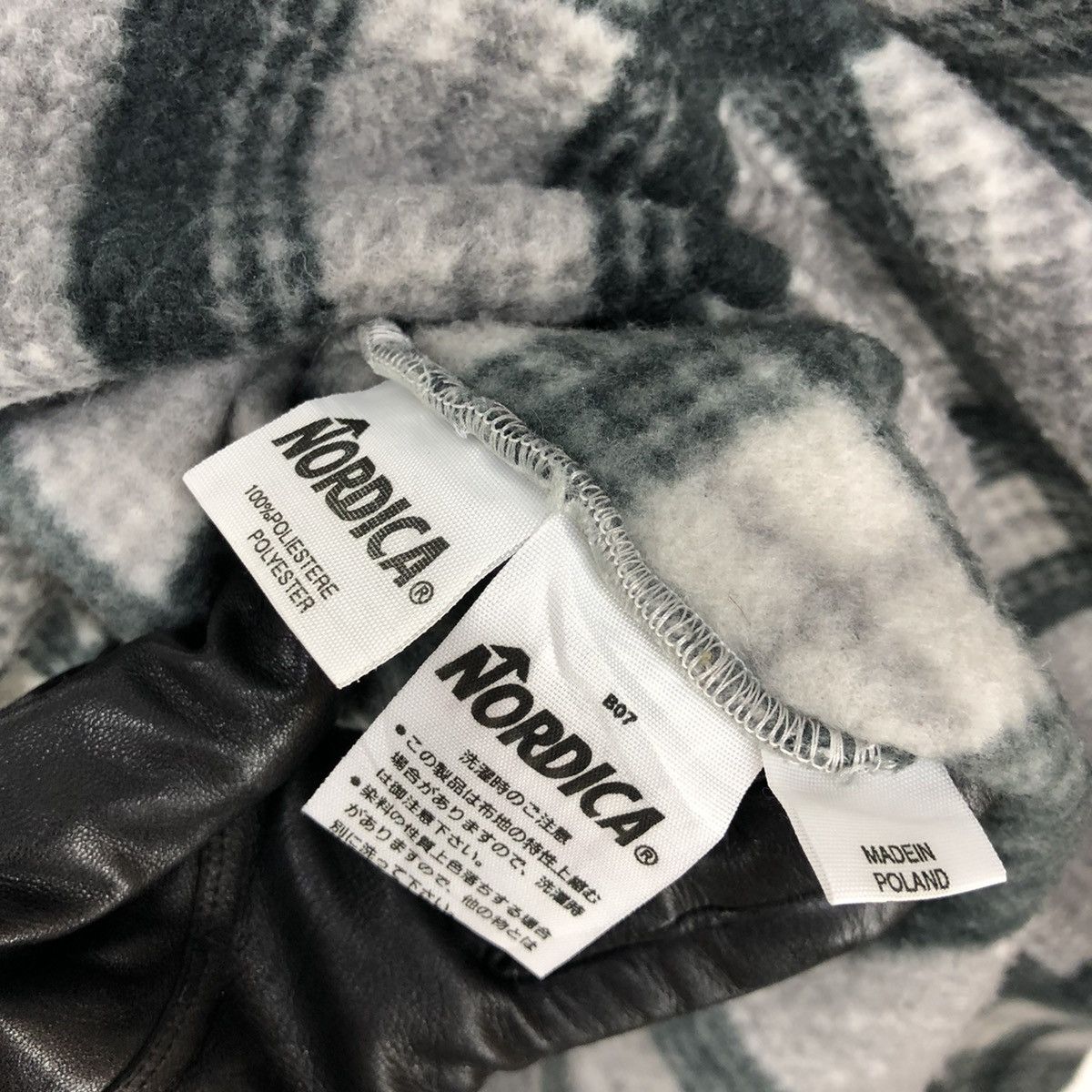 Japanese Brand Vintage Nordica Half Zipper Skiwear Jacket Size US L / EU 52-54 / 3 - 9 Thumbnail
