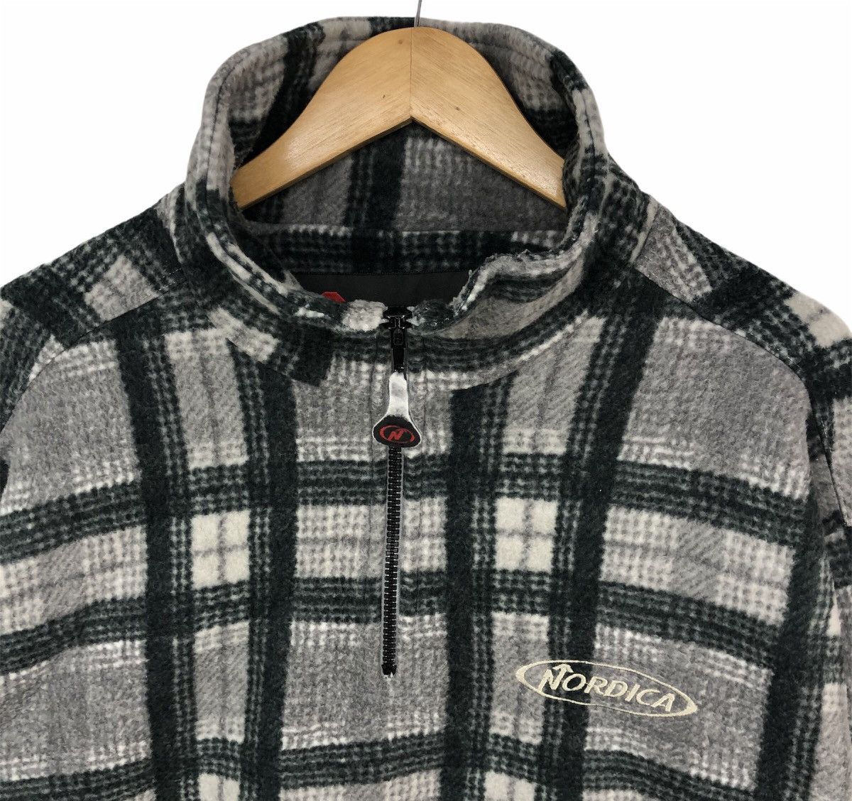 Japanese Brand Vintage Nordica Half Zipper Skiwear Jacket Size US L / EU 52-54 / 3 - 2 Thumbnail