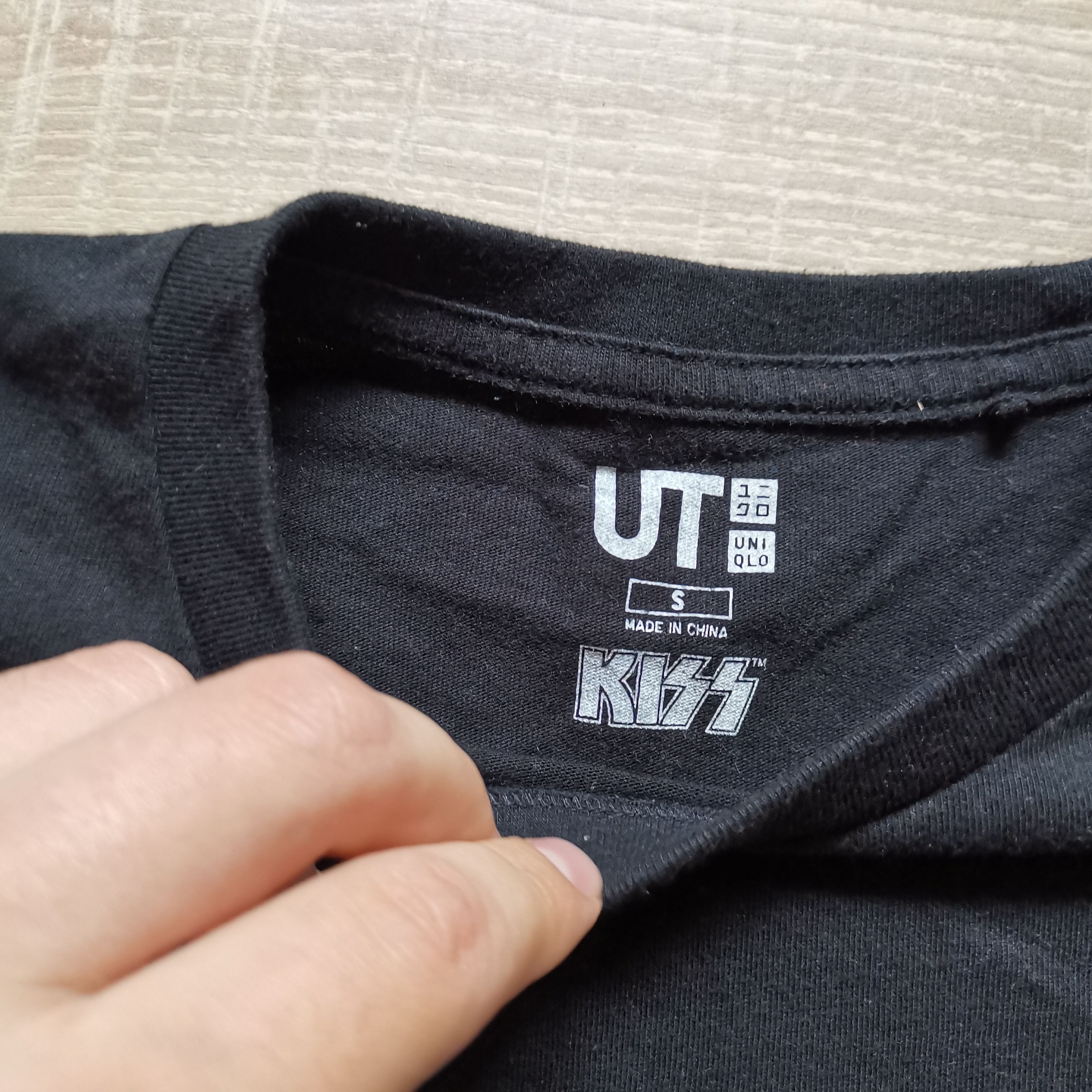 KISS Uniqlo x Kiss big logo band tee shirt Size US S / EU 44-46 / 1 - 4 Thumbnail