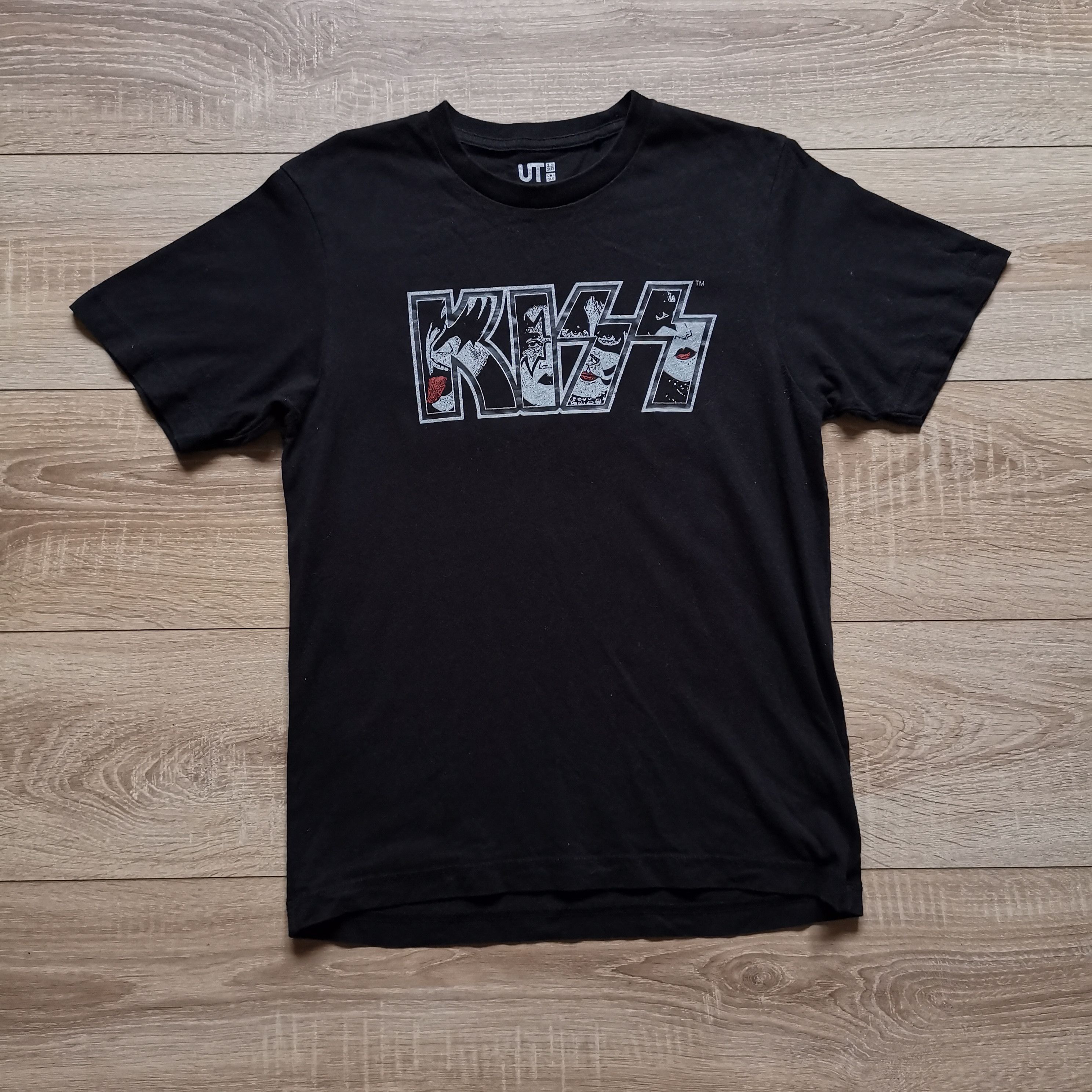KISS Uniqlo x Kiss big logo band tee shirt Size US S / EU 44-46 / 1 - 1 Thumbnail
