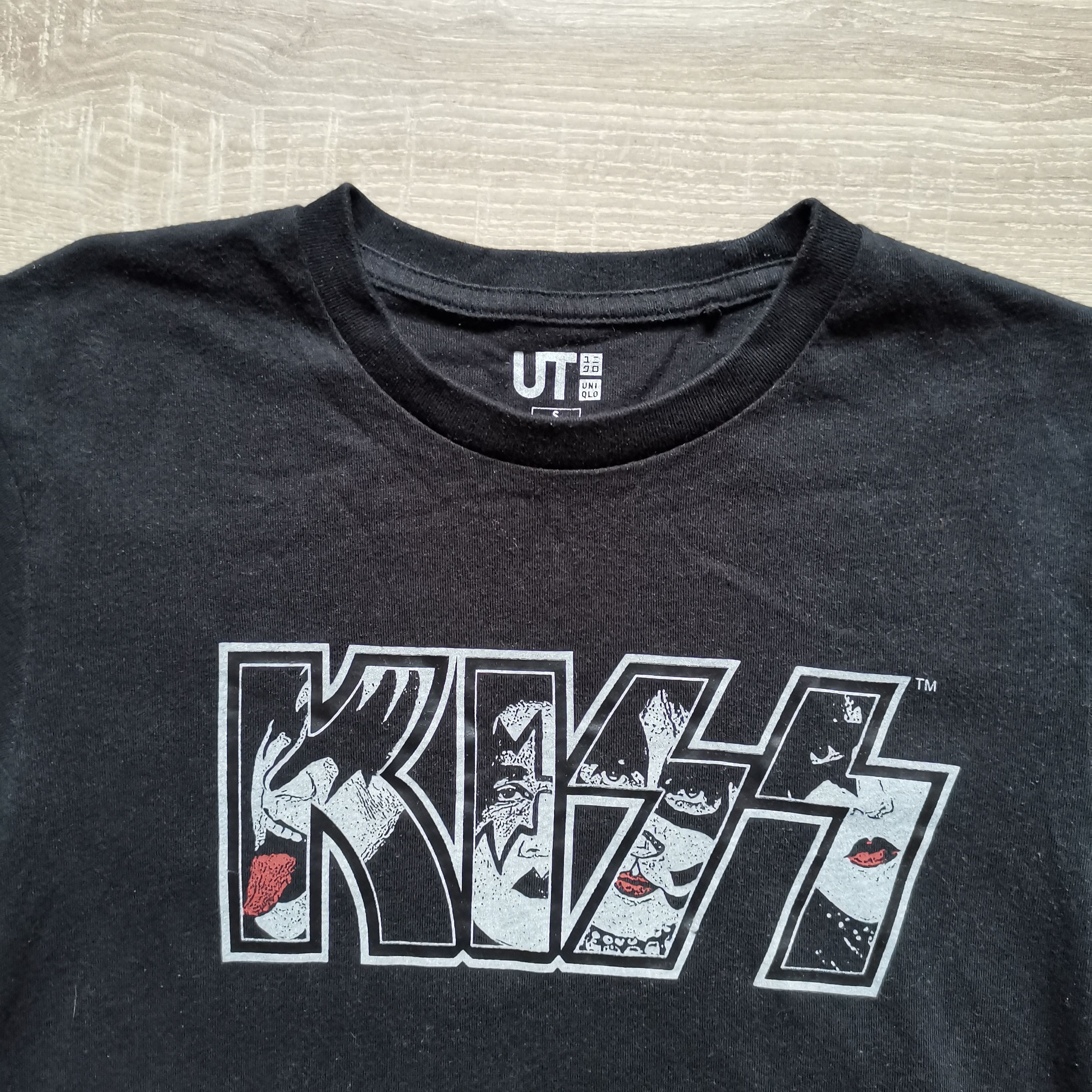 KISS Uniqlo x Kiss big logo band tee shirt Size US S / EU 44-46 / 1 - 5 Thumbnail