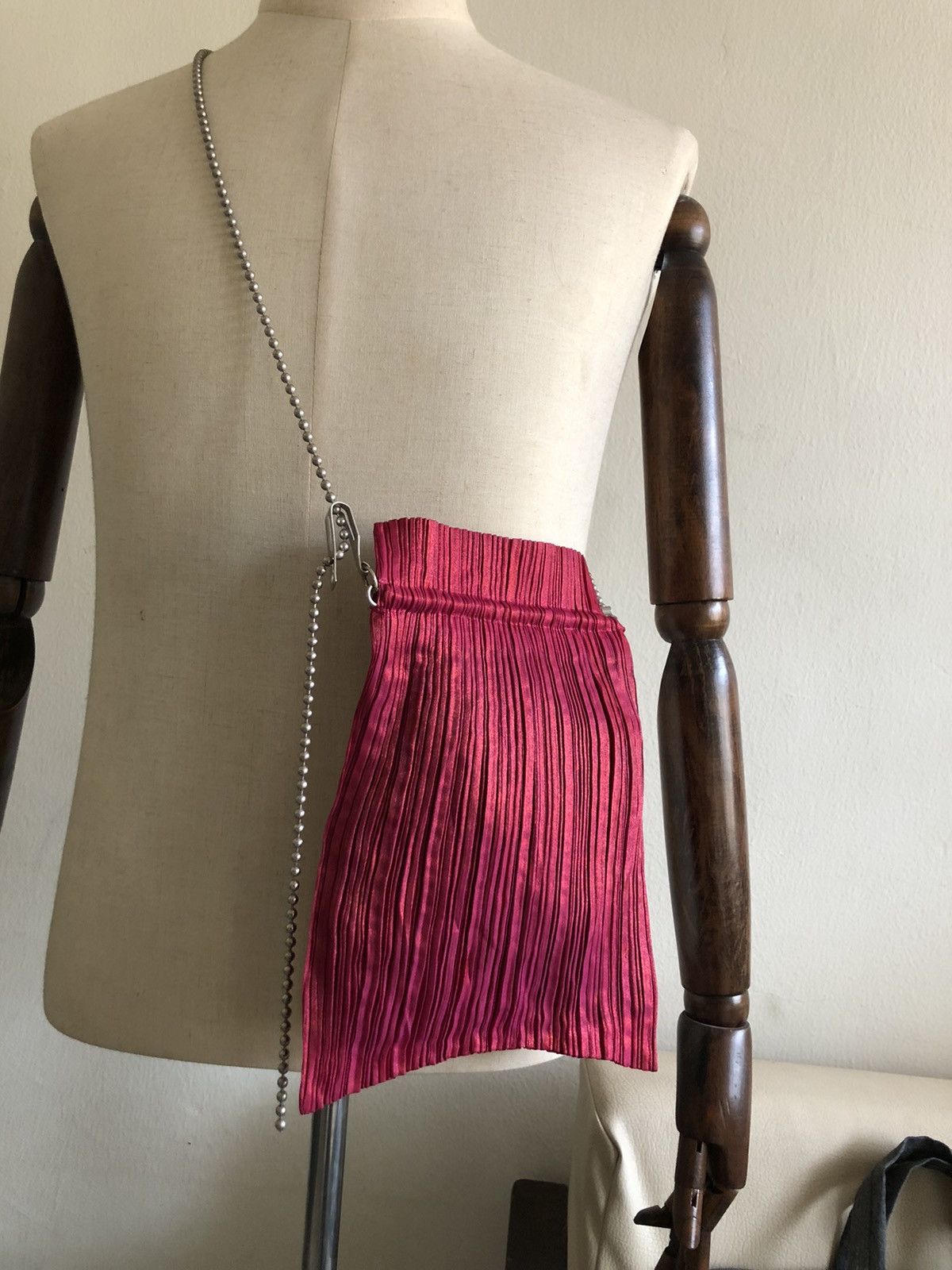 Pleats Please Issey Miyake 1990s Issey Miyake Pleat Please Chain Sling Bag Size ONE SIZE - 10 Thumbnail