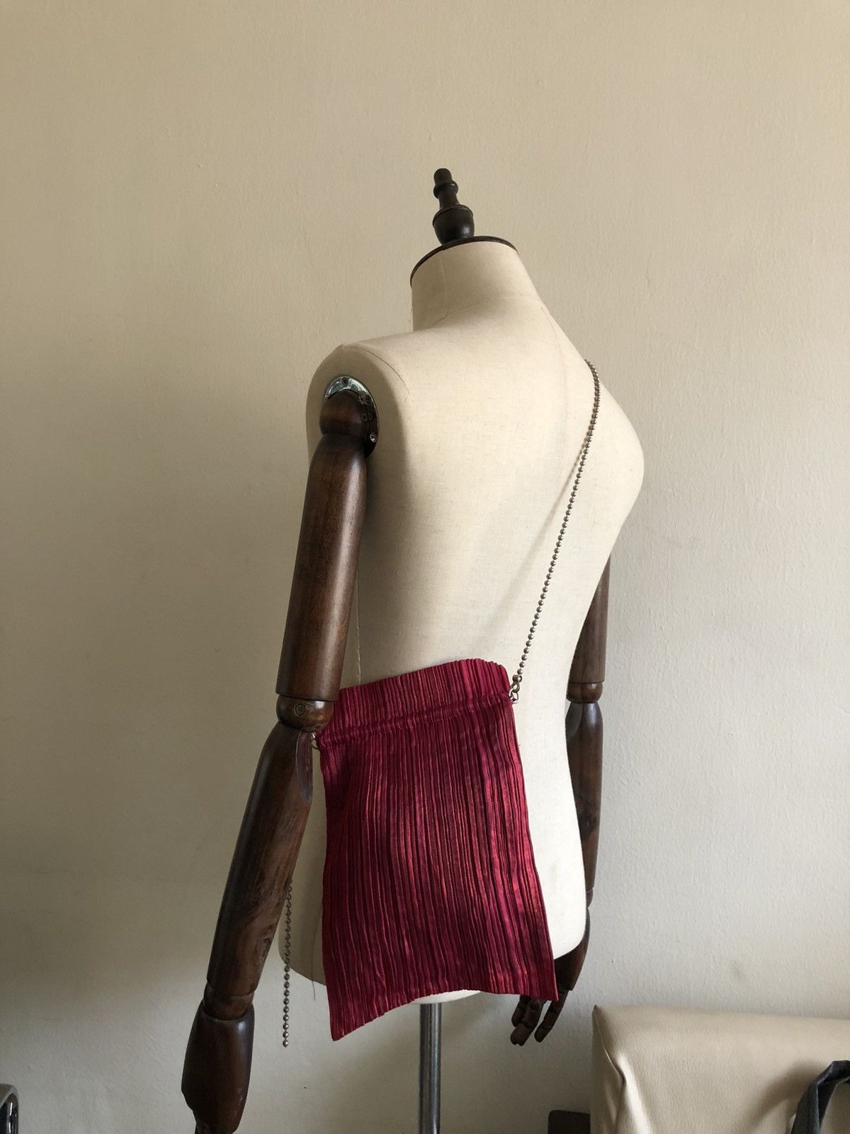 Pleats Please Issey Miyake 1990s Issey Miyake Pleat Please Chain Sling Bag Size ONE SIZE - 14 Thumbnail
