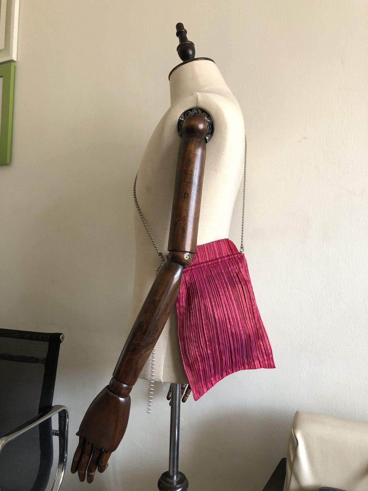 Pleats Please Issey Miyake 1990s Issey Miyake Pleat Please Chain Sling Bag Size ONE SIZE - 13 Thumbnail