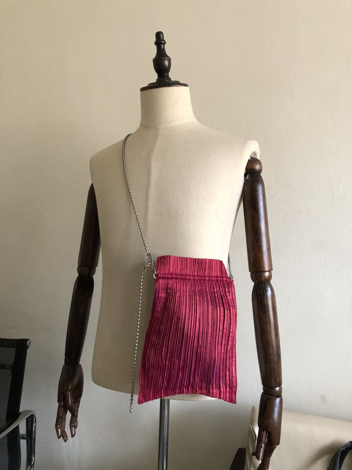 Pleats Please Issey Miyake 1990s Issey Miyake Pleat Please Chain Sling Bag Size ONE SIZE - 9 Thumbnail
