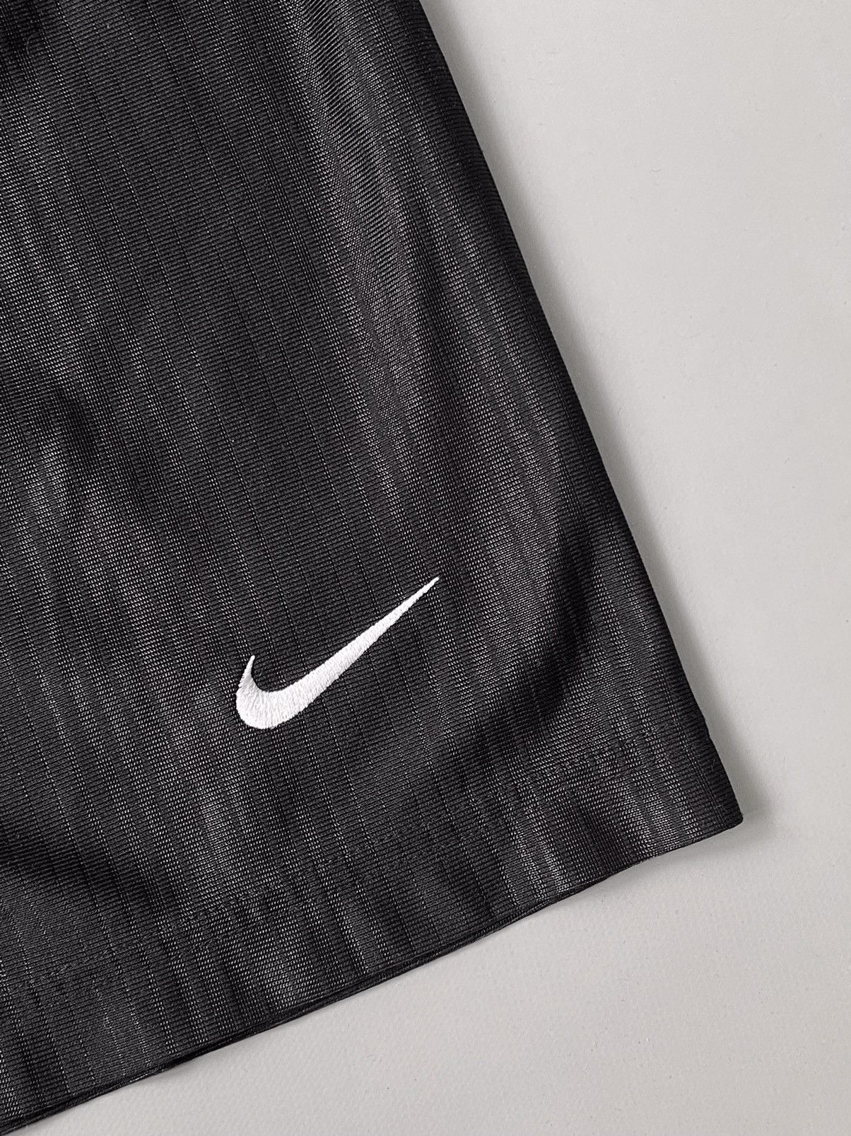Vintage Vintage Nike Y2K Shorts Size US 34 / EU 50 - 3 Thumbnail
