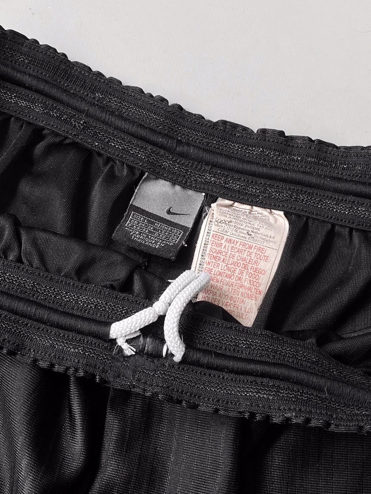 Vintage Vintage Nike Y2K Shorts Size US 34 / EU 50 - 4 Thumbnail
