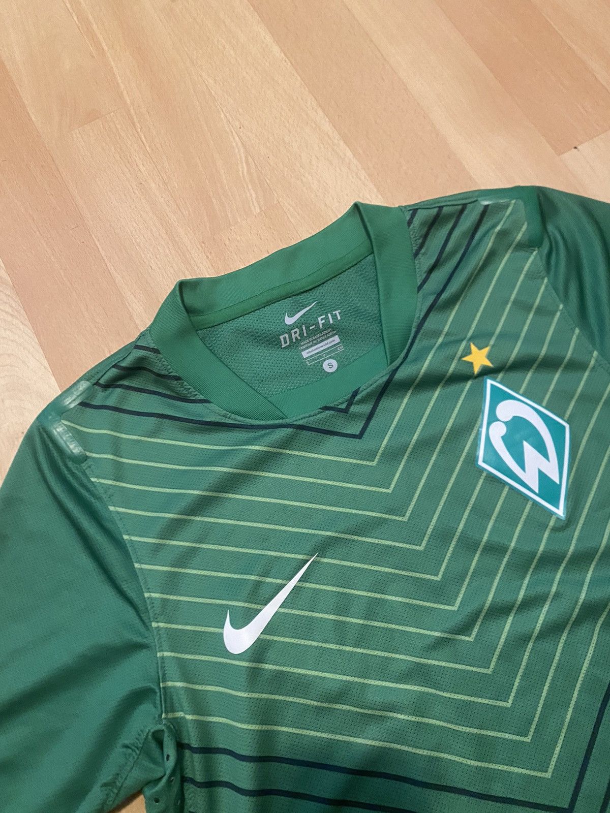 Nike Werder Bremen 2011 Nike soccer jersey Size US S / EU 44-46 / 1 - 3 Thumbnail