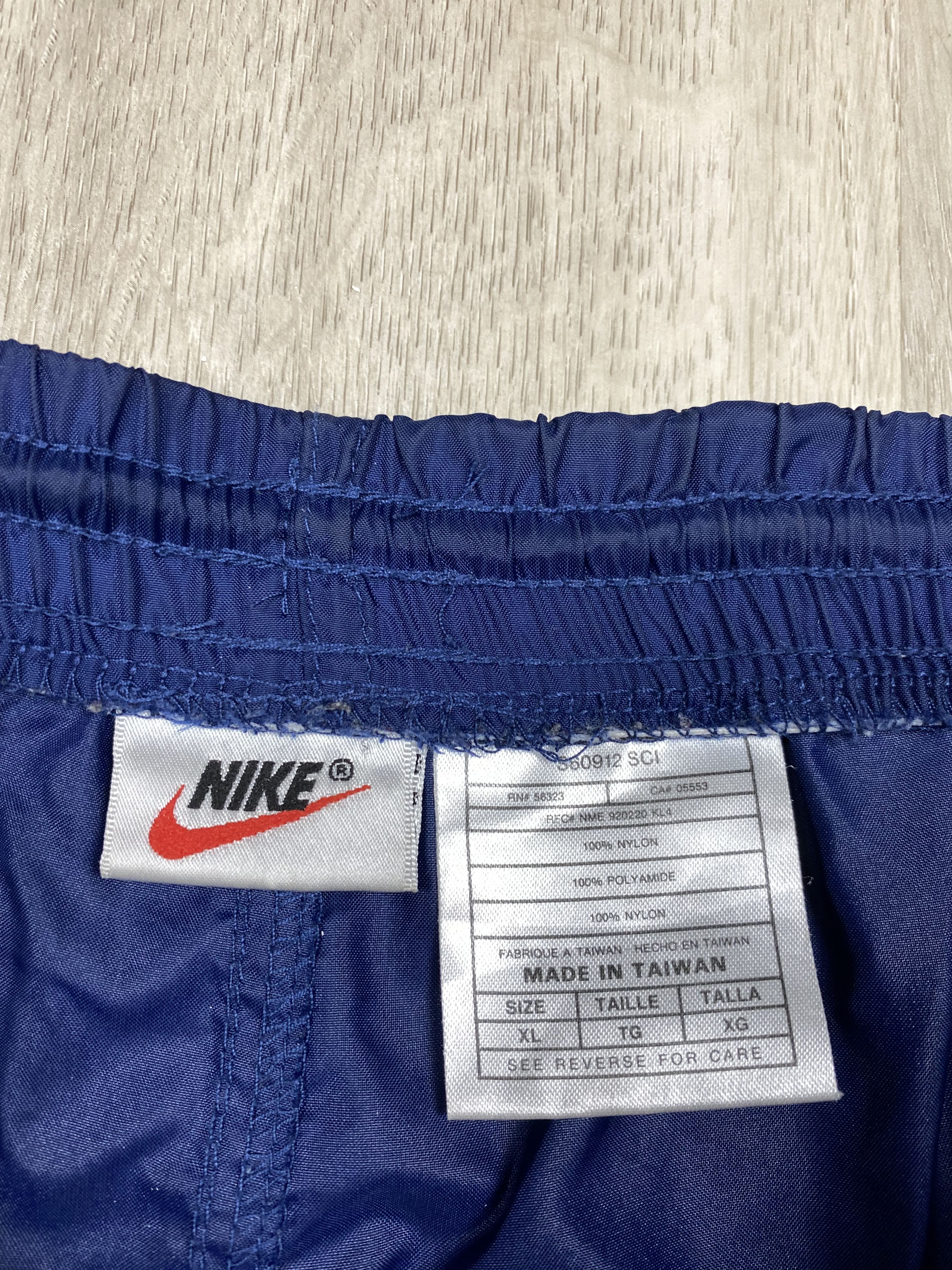 Nike Nike 90s Vintage Mens Nylon Track Pants Y2K Drill Size US 36 / EU 52 - 7 Thumbnail