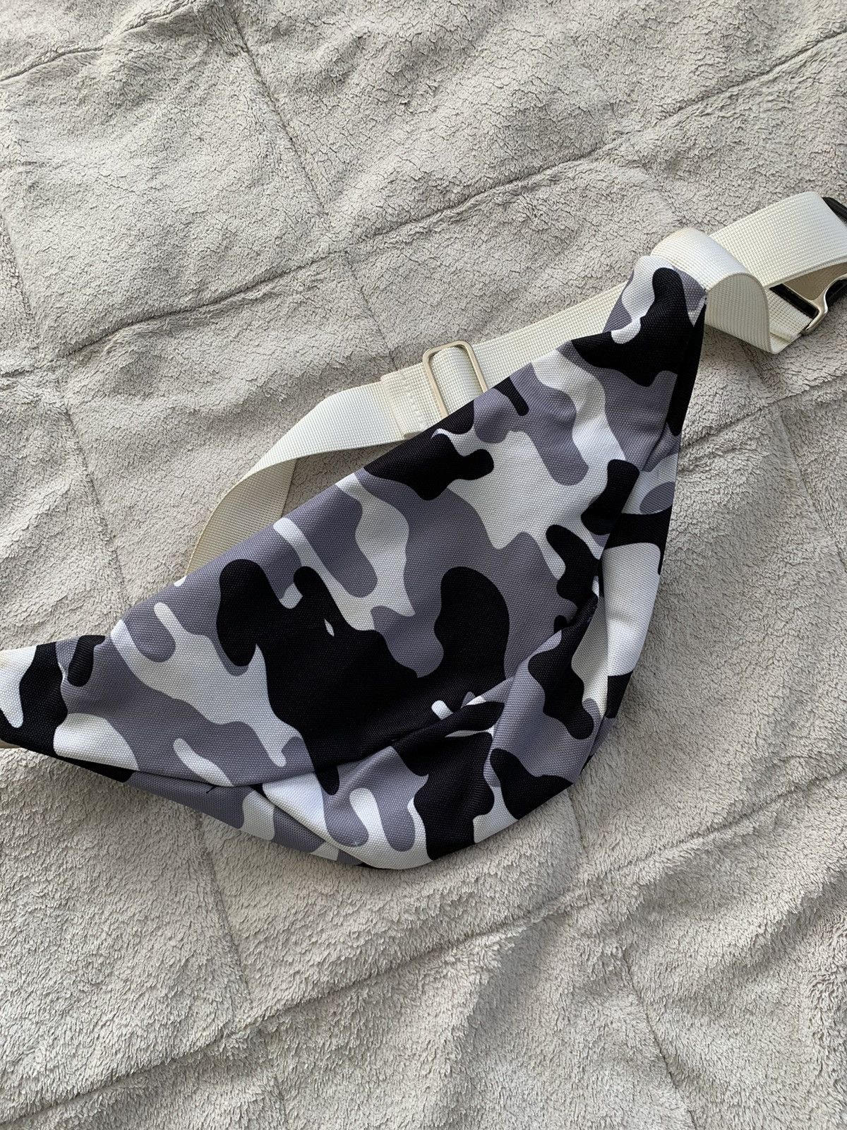 Revenge Revenge Snow Camo Sling Bag Size ONE SIZE - 6 Thumbnail