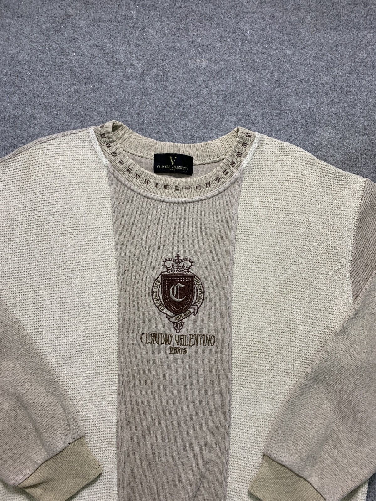 Valentino × Vintage Vintage Cloudio Valentino Crewneck Embroidered Sweatshirt Size US L / EU 52-54 / 3 - 3 Thumbnail