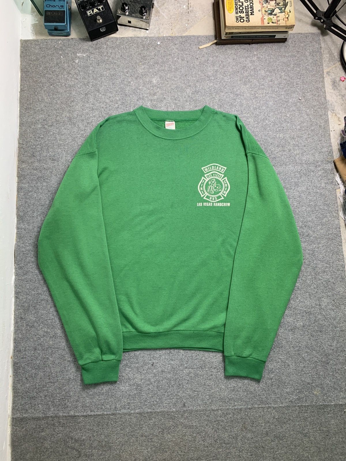 Vintage Vintage 80s Las Vegas Handcrew Crewneck Sweatshirt Size US L / EU 52-54 / 3 - 4 Thumbnail