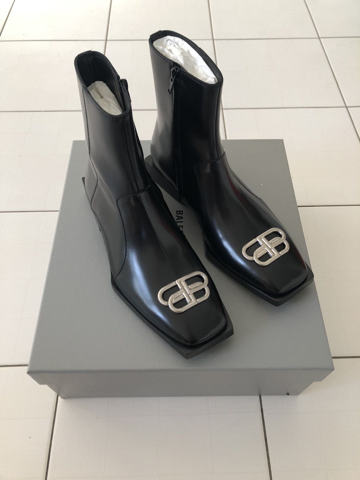 image of Balenciaga New 42 Block Square Leather Bb Logo Metal Zip Chelsea Boots in Black, Men's (Size 9)