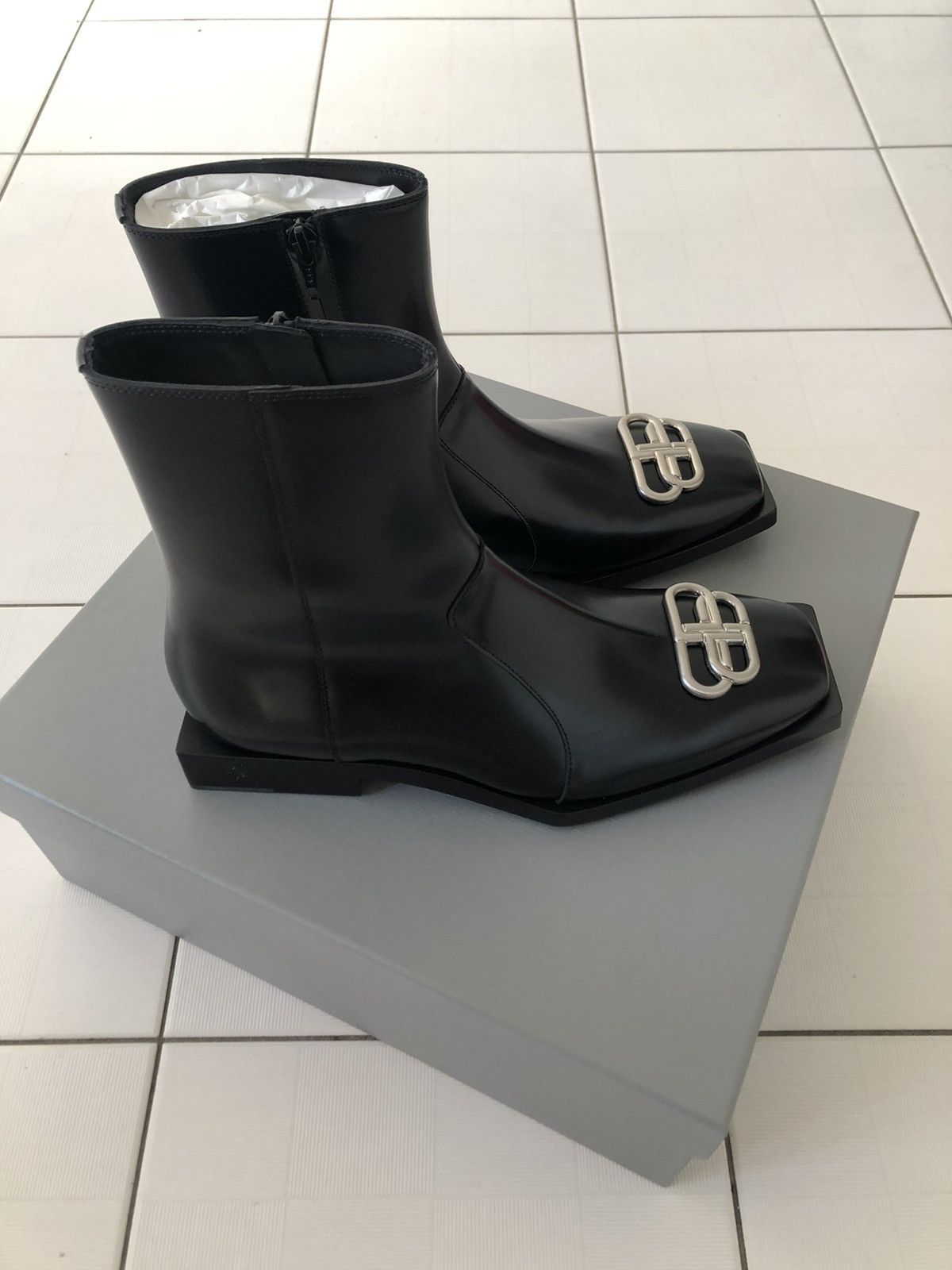 Balenciaga NEW 42 Block Square Leather BB Logo Metal Zip Chelsea Boots Size US 9 / EU 42 - 8 Thumbnail